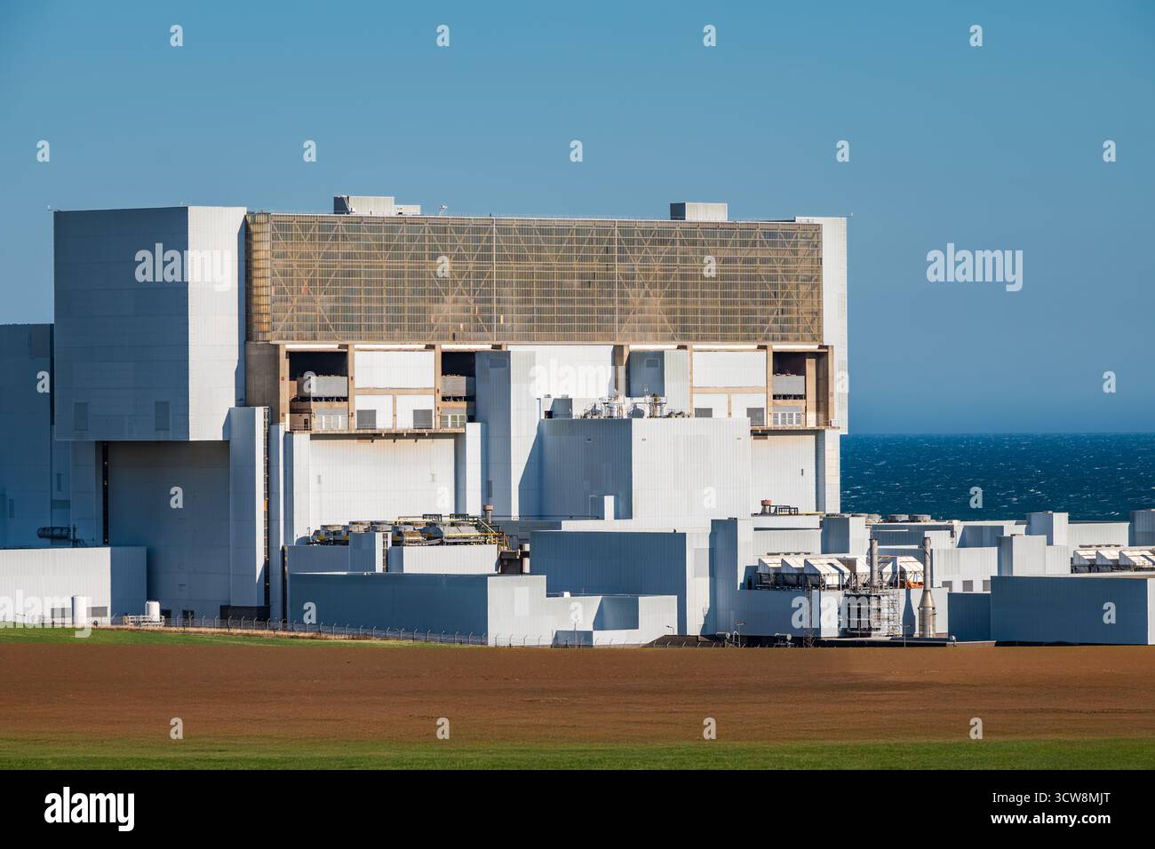 Blick auf das Kernkraftwerk Torness mit Blick auf die Nordsee, East Lothian, Schottland, Großbritannien Stockfoto