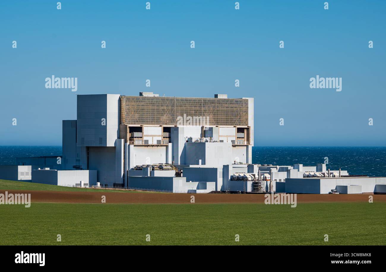 Blick auf das Kernkraftwerk Torness mit Blick auf die Nordsee, East Lothian, Schottland, Großbritannien Stockfoto