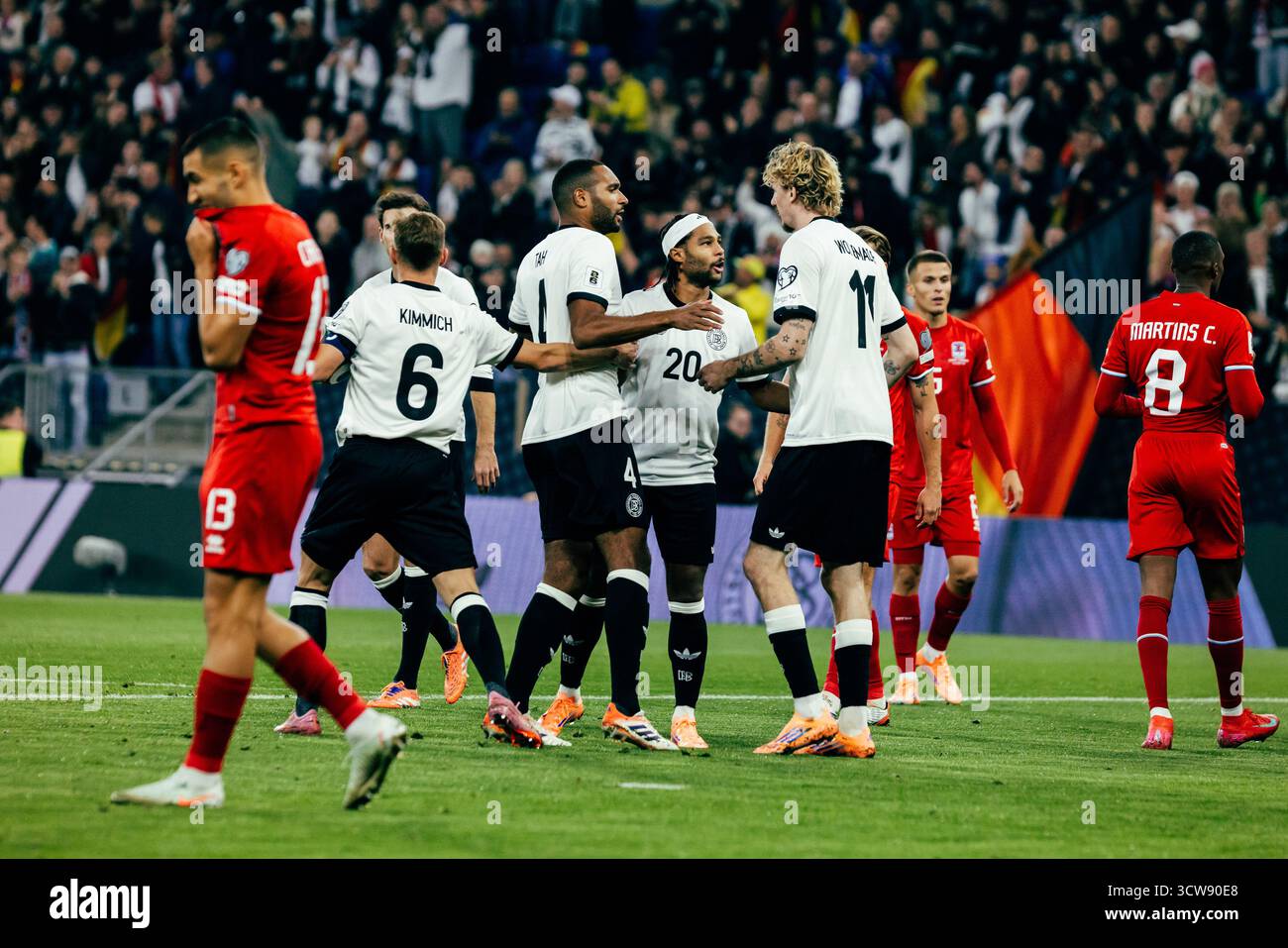 Sinsheim, Deutschland. Oktober 2025. Sinsheim, Deutschland, 10. Oktober 2025 Serge Gnabry (#20 - Deutschland) erzielte beim UEFA-Qualifikationsspiel zwischen Deutschland und Luxemburg in der PreZero Arena in Sinsheim ein 1:0 Tor. (Gabor Baumgarten/SPP) Credit: SPP Sport Press Photo. /Alamy Live News Stockfoto