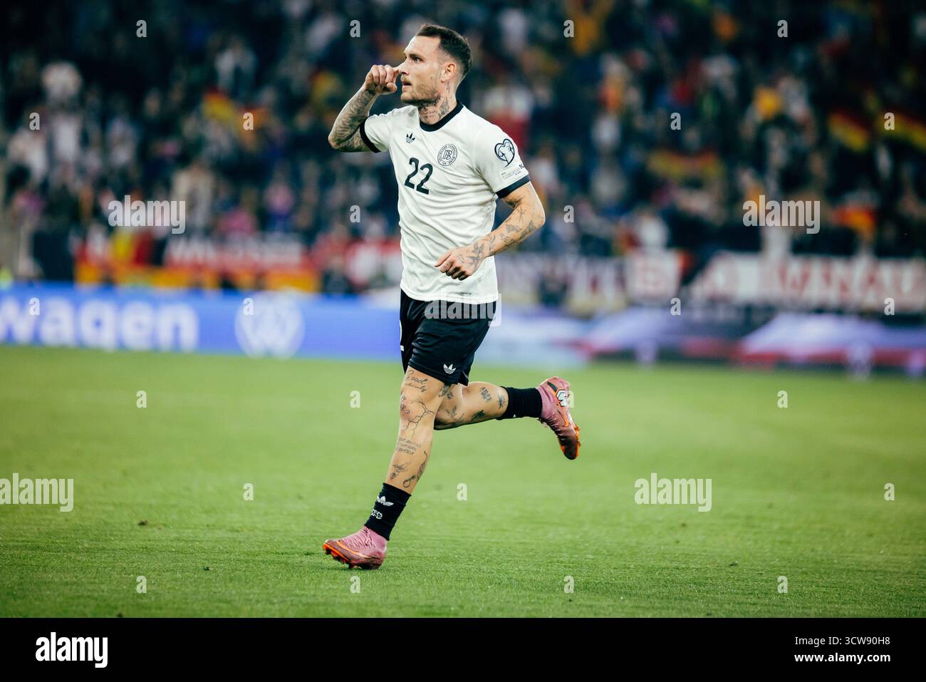 Sinsheim, Deutschland. Oktober 2025. Sinsheim, Deutschland, 10. Oktober 2025 David Raum (#22 - Deutschland) feierte in der PreZero Arena in Sinsheim ein 2:0 Tor während des UEFA-Qualifikationsspiels zwischen Deutschland und Luxemburg. (Gabor Baumgarten/SPP) Credit: SPP Sport Press Photo. /Alamy Live News Stockfoto