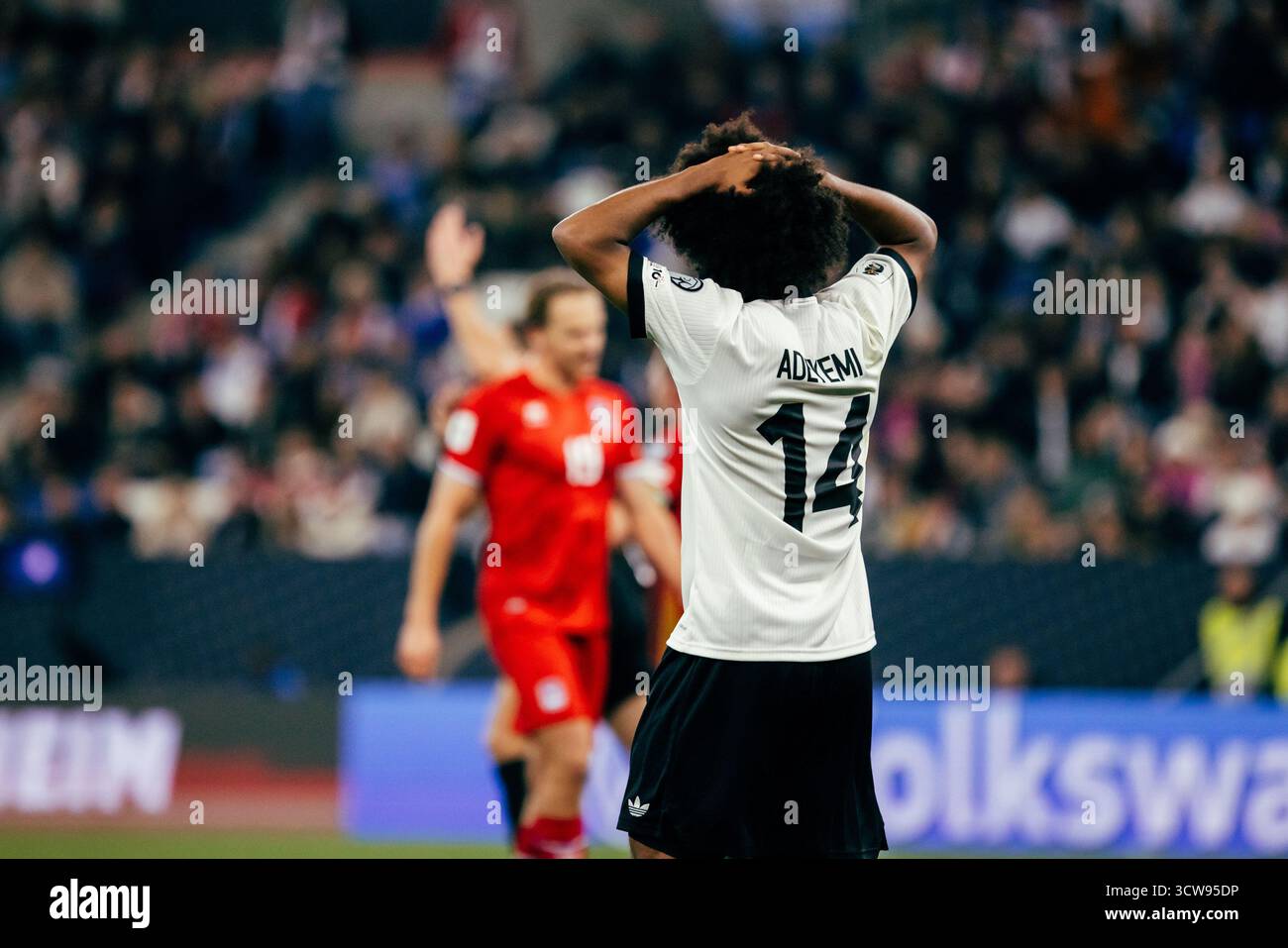 Sinsheim, Deutschland. Oktober 2025. Sinsheim, Deutschland, 10. Oktober 2025 Karim Adeyemi (#14) enttäuscht über die verpasste Chance beim UEFA-Qualifikationsspiel zwischen Deutschland und Luxemburg in der PreZero Arena in Sinsheim. (Gabor Baumgarten/SPP) Credit: SPP Sport Press Photo. /Alamy Live News Stockfoto