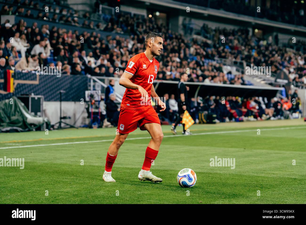 Sinsheim, Deutschland. Oktober 2025. Sinsheim, Deutschland, 10. Oktober 2025 Dirk Carlson (#13 - Luxemburg) während des UEFA-Qualifikationsspiels zwischen Deutschland und Luxemburg in der PreZero Arena in Sinsheim. (Gabor Baumgarten/SPP) Credit: SPP Sport Press Photo. /Alamy Live News Stockfoto