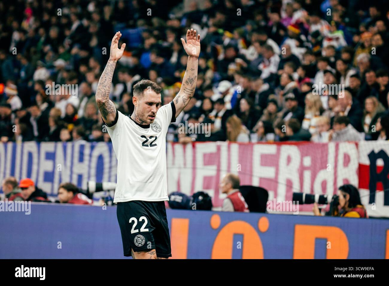 Sinsheim, Deutschland. Oktober 2025. Sinsheim, Deutschland, 10. Oktober 2025 David Raum (#22 - Deutschland) während des UEFA-Qualifikationsspiels zwischen Deutschland und Luxemburg in der PreZero Arena in Sinsheim. (Gabor Baumgarten/SPP) Credit: SPP Sport Press Photo. /Alamy Live News Stockfoto