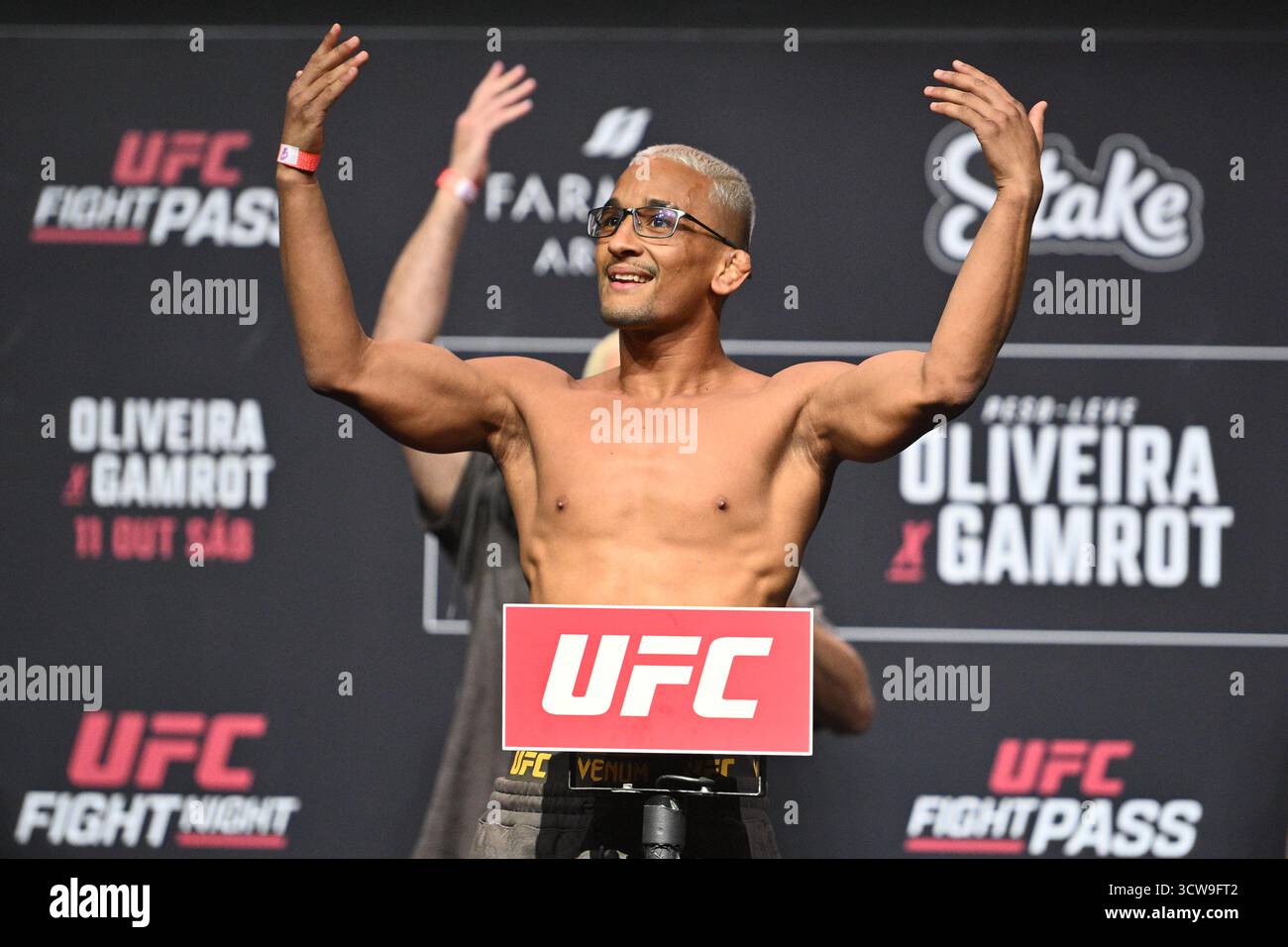 Rio De Janeiro, Brasilien. Oktober 2025. RIO DE JANEIRO, RJ - 10. OKTOBER: Lucas Rocha posiert während der UFC Fight Night: Oliveira vs Gamrot: Zeremonielles Wiegen in der Farmasi Arena am 10. Oktober 2025 in Rio de Janeiro, RJ, Brasilien. (Foto: Leandro Bernardes/PxImages) Credit: PX Images/Alamy Live News Stockfoto