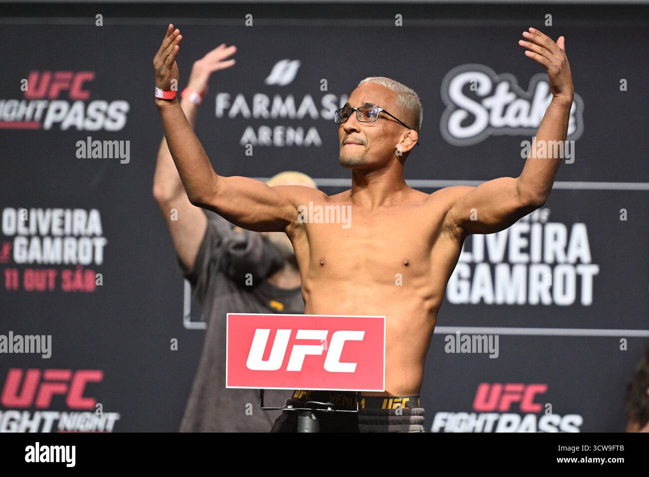 Rio De Janeiro, Brasilien. Oktober 2025. RIO DE JANEIRO, RJ - 10. OKTOBER: Lucas Rocha posiert während der UFC Fight Night: Oliveira vs Gamrot: Zeremonielles Wiegen in der Farmasi Arena am 10. Oktober 2025 in Rio de Janeiro, RJ, Brasilien. (Foto: Leandro Bernardes/PxImages) Credit: PX Images/Alamy Live News Stockfoto