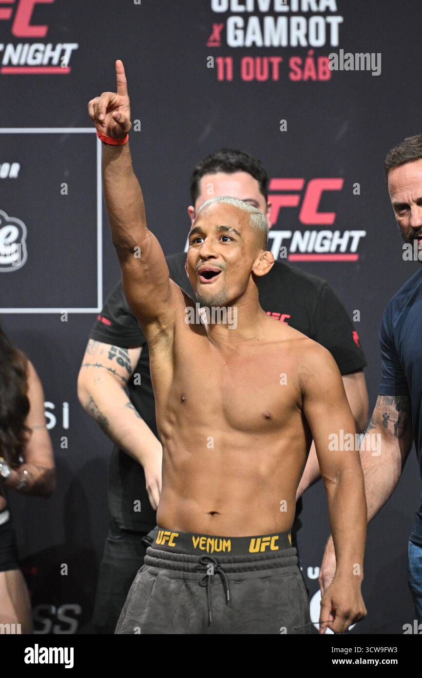 Rio De Janeiro, Brasilien. Oktober 2025. RIO DE JANEIRO, RJ - 10. OKTOBER: Lucas Rocha posiert während der UFC Fight Night: Oliveira vs Gamrot: Zeremonielles Wiegen in der Farmasi Arena am 10. Oktober 2025 in Rio de Janeiro, RJ, Brasilien. (Foto: Leandro Bernardes/PxImages) Credit: PX Images/Alamy Live News Stockfoto