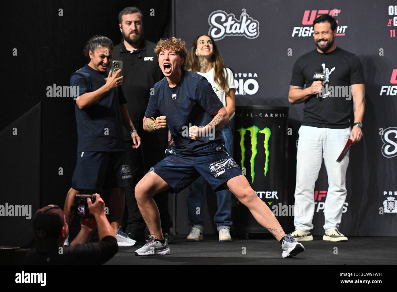 Rio De Janeiro, Brasilien. Oktober 2025. RIO DE JANEIRO, RJ – 10. OKTOBER: Irina Alekseeva posiert während der UFC Fight Night: Oliveira vs Gamrot: Zeremonielles Wiegen in der Farmasi Arena am 10. Oktober 2025 in Rio de Janeiro, RJ, Brasilien. (Foto: Leandro Bernardes/PxImages) Credit: PX Images/Alamy Live News Stockfoto