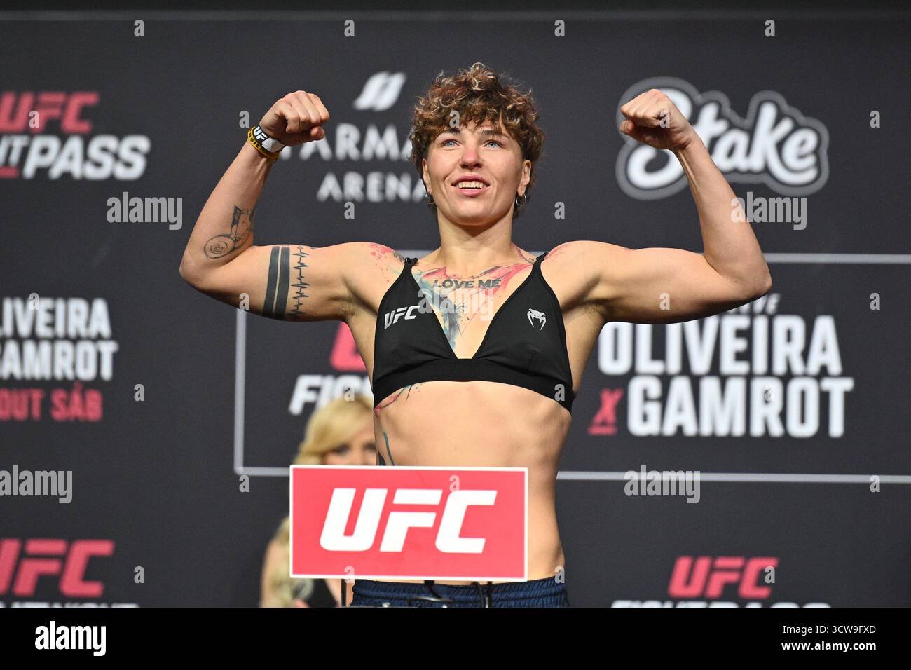 Rio De Janeiro, Brasilien. Oktober 2025. RIO DE JANEIRO, RJ – 10. OKTOBER: Irina Alekseeva posiert während der UFC Fight Night: Oliveira vs Gamrot: Zeremonielles Wiegen in der Farmasi Arena am 10. Oktober 2025 in Rio de Janeiro, RJ, Brasilien. (Foto: Leandro Bernardes/PxImages) Credit: PX Images/Alamy Live News Stockfoto