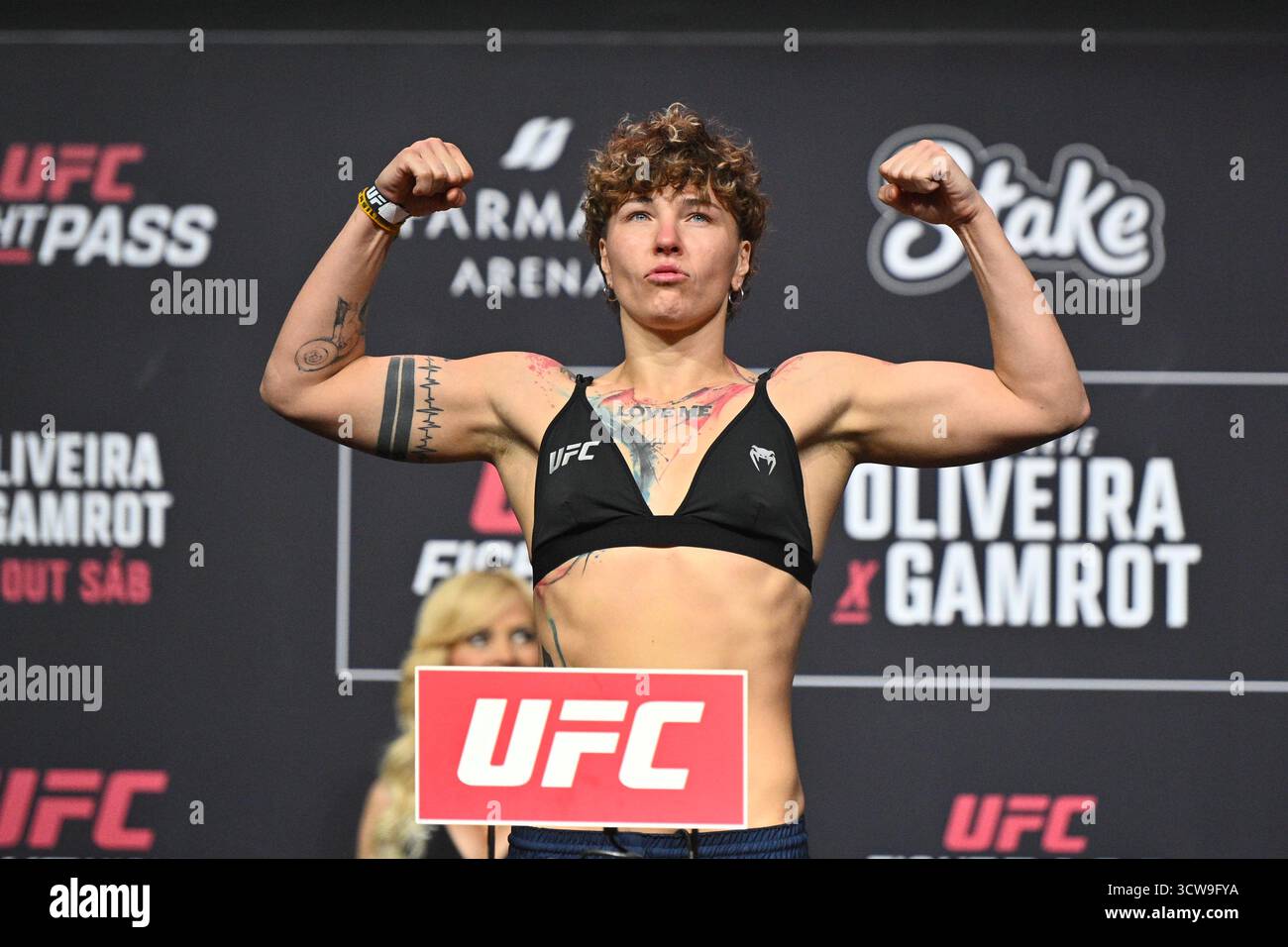 Rio De Janeiro, Brasilien. Oktober 2025. RIO DE JANEIRO, RJ – 10. OKTOBER: Irina Alekseeva posiert während der UFC Fight Night: Oliveira vs Gamrot: Zeremonielles Wiegen in der Farmasi Arena am 10. Oktober 2025 in Rio de Janeiro, RJ, Brasilien. (Foto: Leandro Bernardes/PxImages) Credit: PX Images/Alamy Live News Stockfoto