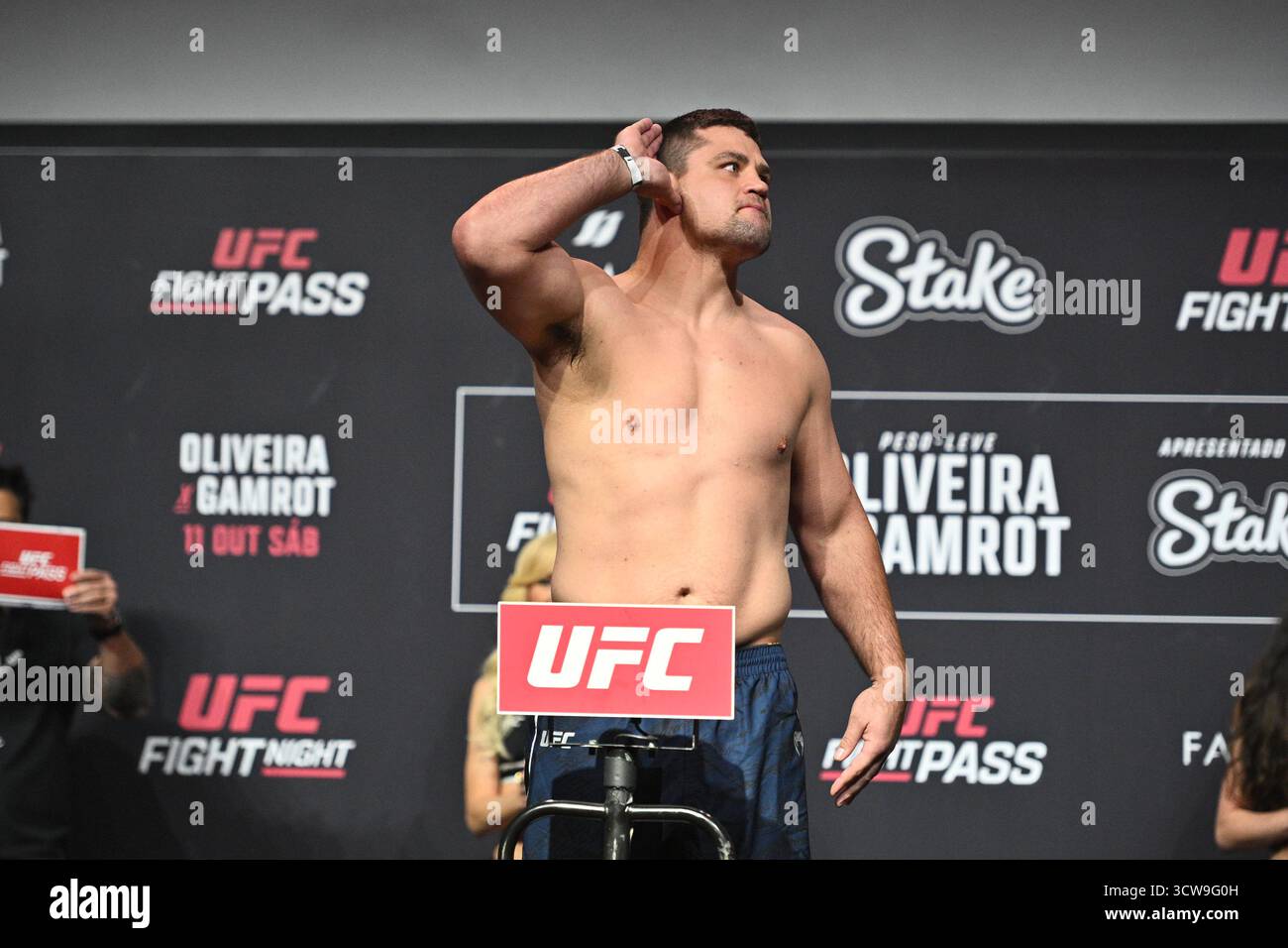 Rio De Janeiro, Brasilien. Oktober 2025. RIO DE JANEIRO, RJ – 10. OKTOBER: Thomas Petersen posiert während der UFC Fight Night: Oliveira vs Gamrot: Zeremonielles Wiegen in der Farmasi Arena am 10. Oktober 2025 in Rio de Janeiro, RJ, Brasilien. (Foto: Leandro Bernardes/PxImages) Credit: PX Images/Alamy Live News Stockfoto