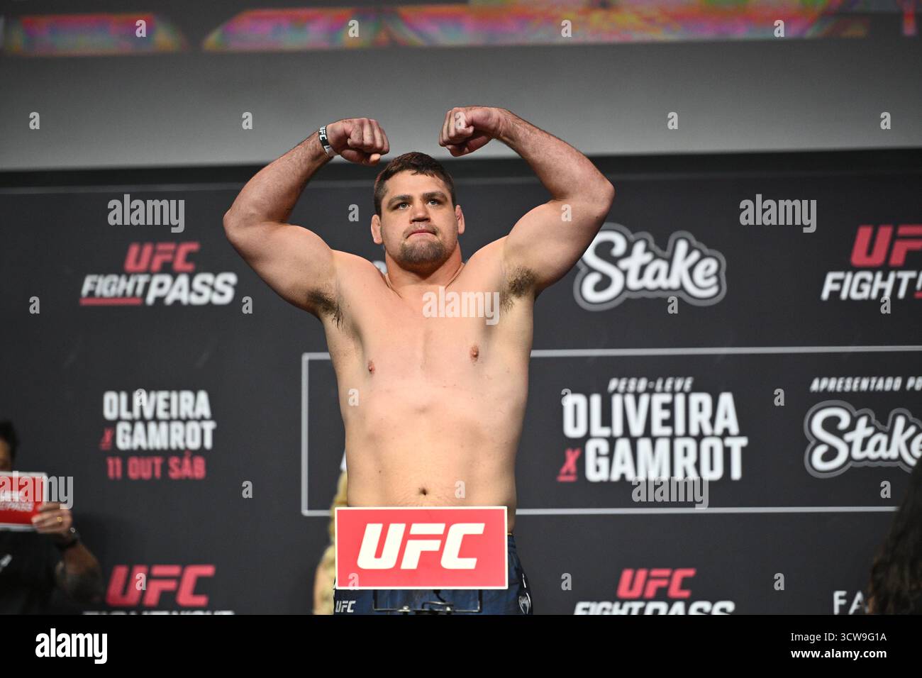 Rio De Janeiro, Brasilien. Oktober 2025. RIO DE JANEIRO, RJ – 10. OKTOBER: Thomas Petersen posiert während der UFC Fight Night: Oliveira vs Gamrot: Zeremonielles Wiegen in der Farmasi Arena am 10. Oktober 2025 in Rio de Janeiro, RJ, Brasilien. (Foto: Leandro Bernardes/PxImages) Credit: PX Images/Alamy Live News Stockfoto