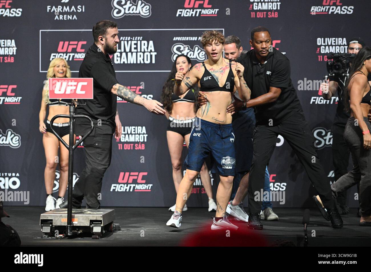 Rio De Janeiro, Brasilien. Oktober 2025. RIO DE JANEIRO, RJ - 10. OKTOBER: Irina Alekseeva während der UFC Fight Night: Oliveira vs Gamrot: Zeremonielles Wiegen in der Farmasi Arena am 10. Oktober 2025 in Rio de Janeiro, RJ, Brasilien. (Foto: Leandro Bernardes/PxImages) Credit: PX Images/Alamy Live News Stockfoto