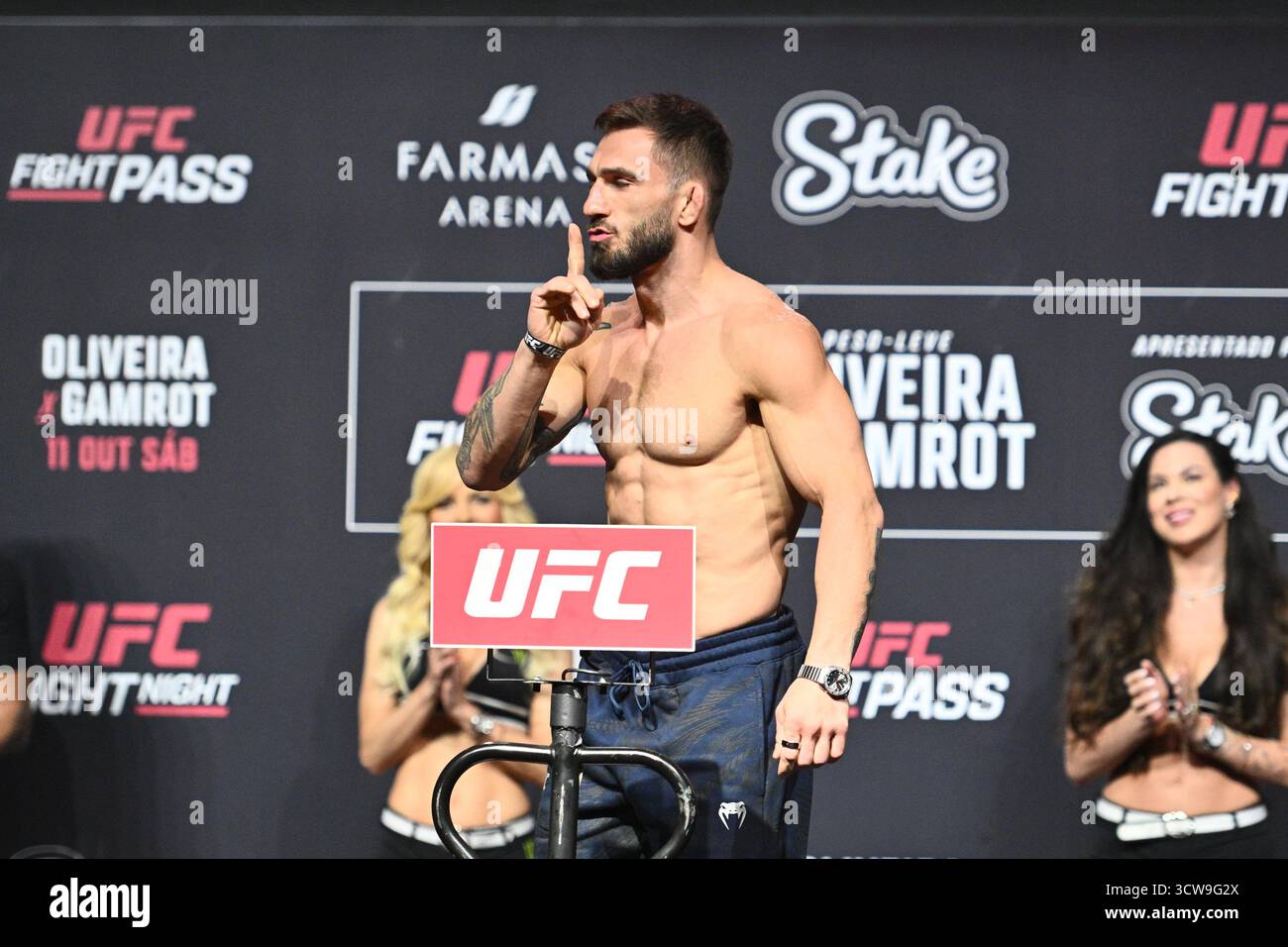 Rio De Janeiro, Brasilien. Oktober 2025. RIO DE JANEIRO, RJ - 10. OKTOBER: KAAN Ofli posiert während der UFC Fight Night: Oliveira vs Gamrot: Zeremonielles Wiegen in der Farmasi Arena am 10. Oktober 2025 in Rio de Janeiro, RJ, Brasilien. (Foto: Leandro Bernardes/PxImages) Credit: PX Images/Alamy Live News Stockfoto