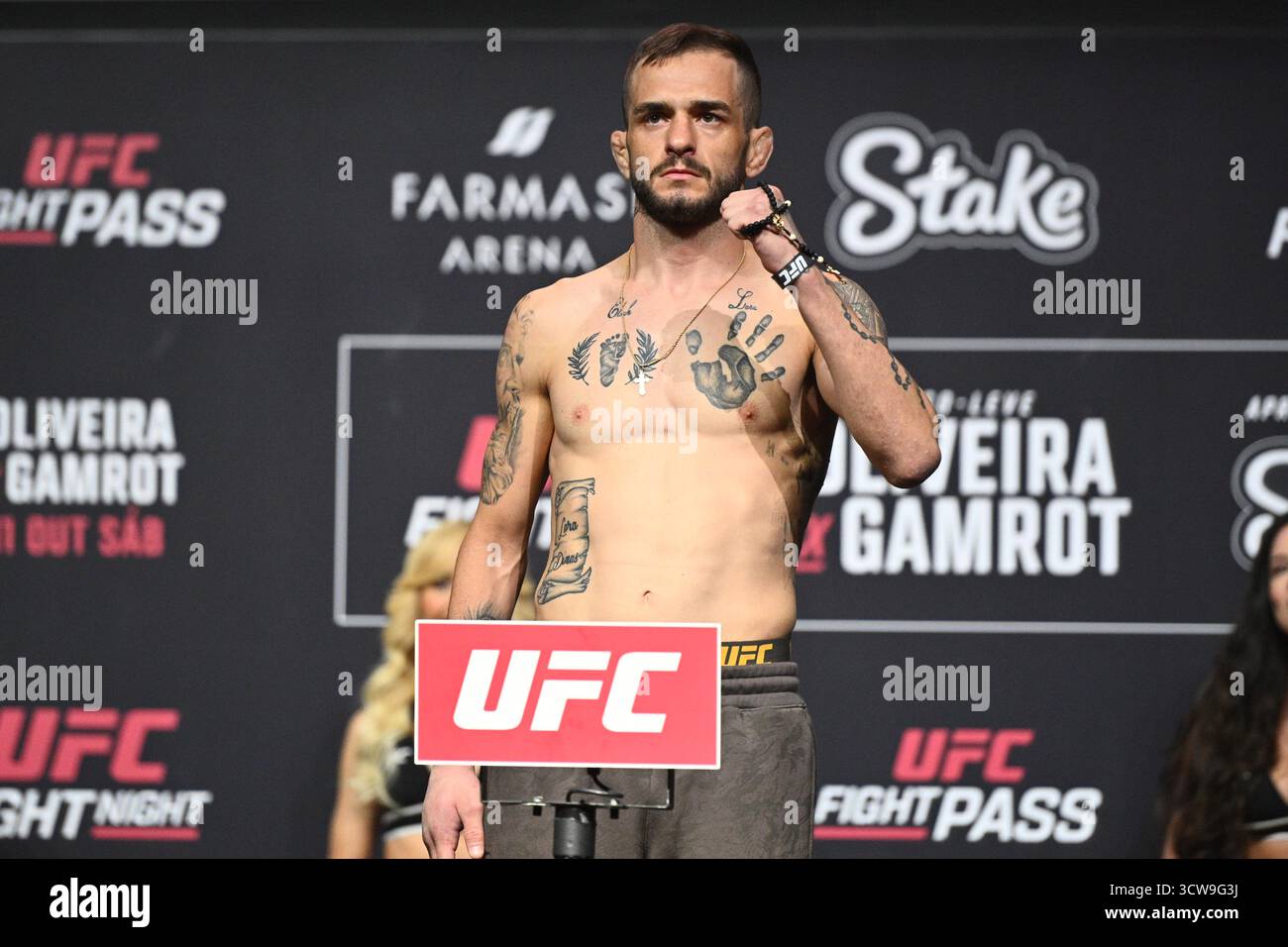 Rio De Janeiro, Brasilien. Oktober 2025. RIO DE JANEIRO, RJ - 10. OKTOBER: Lucas Almeida posiert während der UFC Fight Night: Oliveira vs Gamrot: Zeremonielles Wiegen in der Farmasi Arena am 10. Oktober 2025 in Rio de Janeiro, RJ, Brasilien. (Foto: Leandro Bernardes/PxImages) Credit: PX Images/Alamy Live News Stockfoto