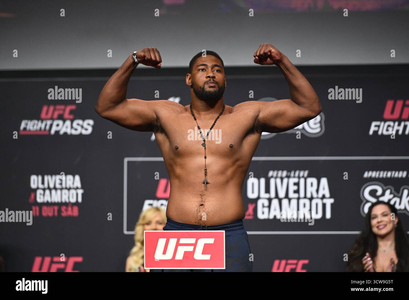 Rio De Janeiro, Brasilien. Oktober 2025. RIO DE JANEIRO, RJ – 10. OKTOBER: Mario Pinto posiert während der UFC Fight Night: Oliveira vs Gamrot: Zeremonielles Wiegen in der Farmasi Arena am 10. Oktober 2025 in Rio de Janeiro, RJ, Brasilien. (Foto: Leandro Bernardes/PxImages) Credit: PX Images/Alamy Live News Stockfoto