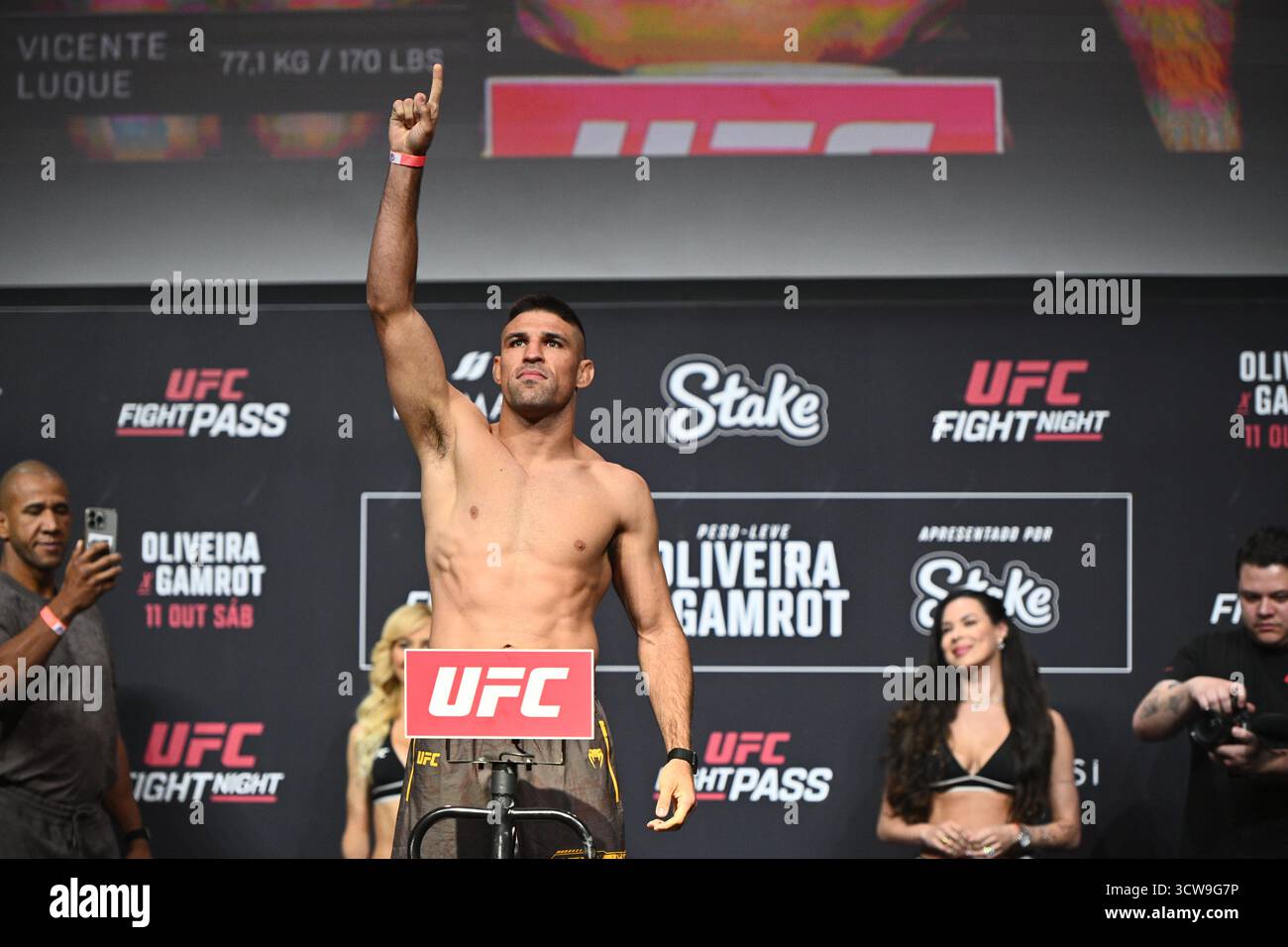 Rio De Janeiro, Brasilien. Oktober 2025. RIO DE JANEIRO, RJ - 10. OKTOBER: Vicente Luque posiert während der UFC Fight Night: Oliveira vs Gamrot: Zeremonielles Wiegen in der Farmasi Arena am 10. Oktober 2025 in Rio de Janeiro, RJ, Brasilien. (Foto: Leandro Bernardes/PxImages) Credit: PX Images/Alamy Live News Stockfoto