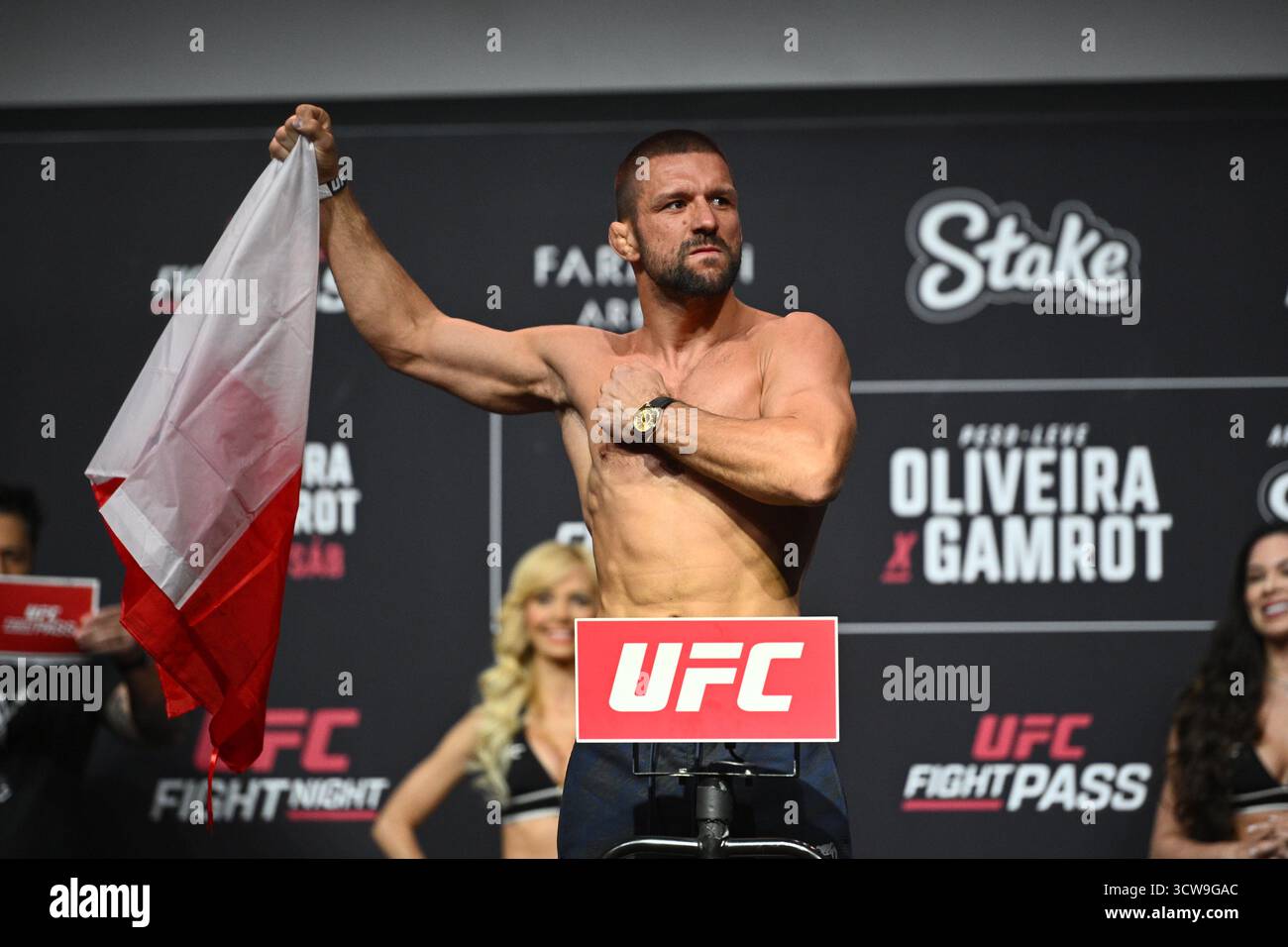 Rio De Janeiro, Brasilien. Oktober 2025. RIO DE JANEIRO, RJ – 10. OKTOBER: Mateusz Gamrot posiert während der UFC Fight Night: Oliveira vs Gamrot: Zeremonielles Wiegen in der Farmasi Arena am 10. Oktober 2025 in Rio de Janeiro, RJ, Brasilien. (Foto: Leandro Bernardes/PxImages) Credit: PX Images/Alamy Live News Stockfoto