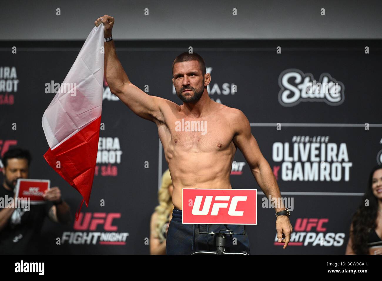 Rio De Janeiro, Brasilien. Oktober 2025. RIO DE JANEIRO, RJ – 10. OKTOBER: Mateusz Gamrot posiert während der UFC Fight Night: Oliveira vs Gamrot: Zeremonielles Wiegen in der Farmasi Arena am 10. Oktober 2025 in Rio de Janeiro, RJ, Brasilien. (Foto: Leandro Bernardes/PxImages) Credit: PX Images/Alamy Live News Stockfoto