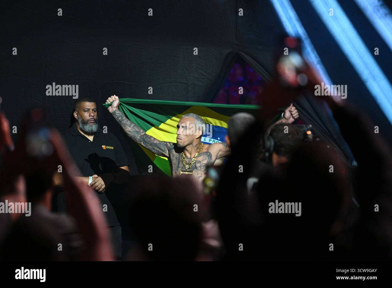 Rio De Janeiro, Brasilien. Oktober 2025. RIO DE JANEIRO, RJ - 10. OKTOBER: Charles Oliveira posiert während der UFC Fight Night: Oliveira vs Gamrot: Zeremonielles Wiegen in der Farmasi Arena am 10. Oktober 2025 in Rio de Janeiro, RJ, Brasilien. (Foto: Leandro Bernardes/PxImages) Credit: PX Images/Alamy Live News Stockfoto
