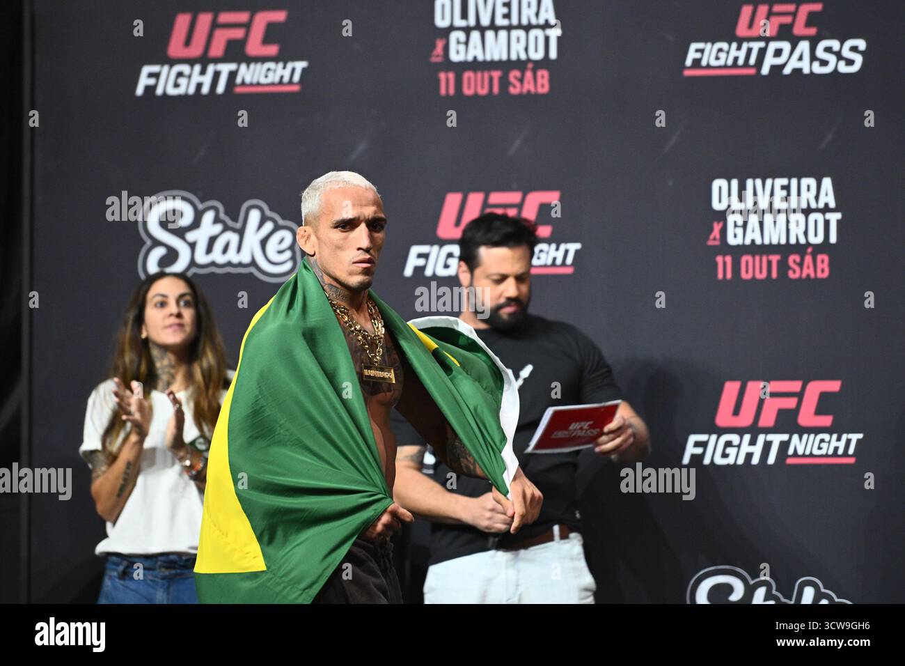 Rio De Janeiro, Brasilien. Oktober 2025. RIO DE JANEIRO, RJ - 10. OKTOBER: Charles Oliveira posiert während der UFC Fight Night: Oliveira vs Gamrot: Zeremonielles Wiegen in der Farmasi Arena am 10. Oktober 2025 in Rio de Janeiro, RJ, Brasilien. (Foto: Leandro Bernardes/PxImages) Credit: PX Images/Alamy Live News Stockfoto