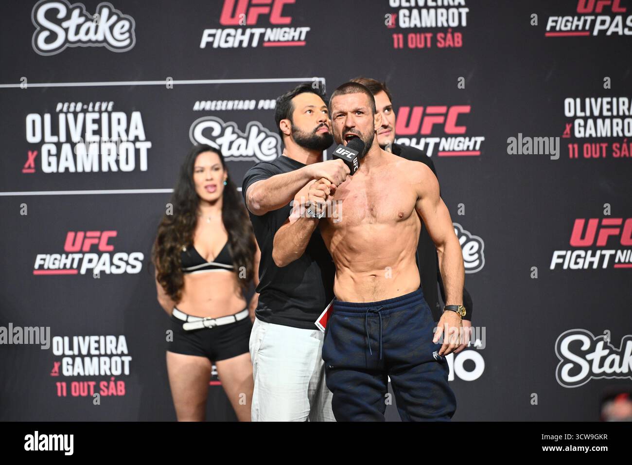 Rio De Janeiro, Brasilien. Oktober 2025. RIO DE JANEIRO, RJ – 10. OKTOBER: Mateusz Gamrot posiert während der UFC Fight Night: Oliveira vs Gamrot: Zeremonielles Wiegen in der Farmasi Arena am 10. Oktober 2025 in Rio de Janeiro, RJ, Brasilien. (Foto: Leandro Bernardes/PxImages) Credit: PX Images/Alamy Live News Stockfoto