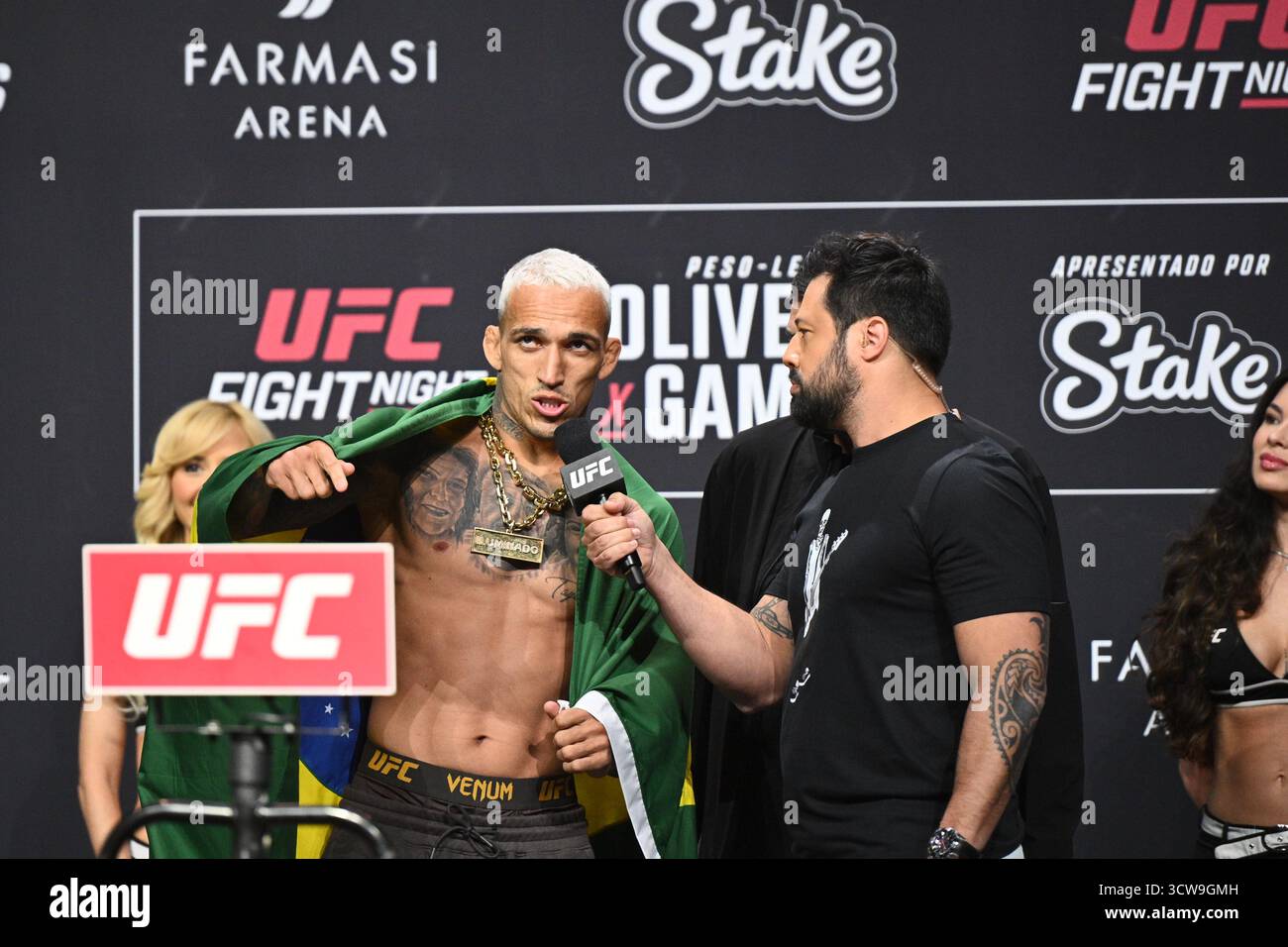 Rio De Janeiro, Brasilien. Oktober 2025. RIO DE JANEIRO, RJ - 10. OKTOBER: Charles Oliveira posiert während der UFC Fight Night: Oliveira vs Gamrot: Zeremonielles Wiegen in der Farmasi Arena am 10. Oktober 2025 in Rio de Janeiro, RJ, Brasilien. (Foto: Leandro Bernardes/PxImages) Credit: PX Images/Alamy Live News Stockfoto