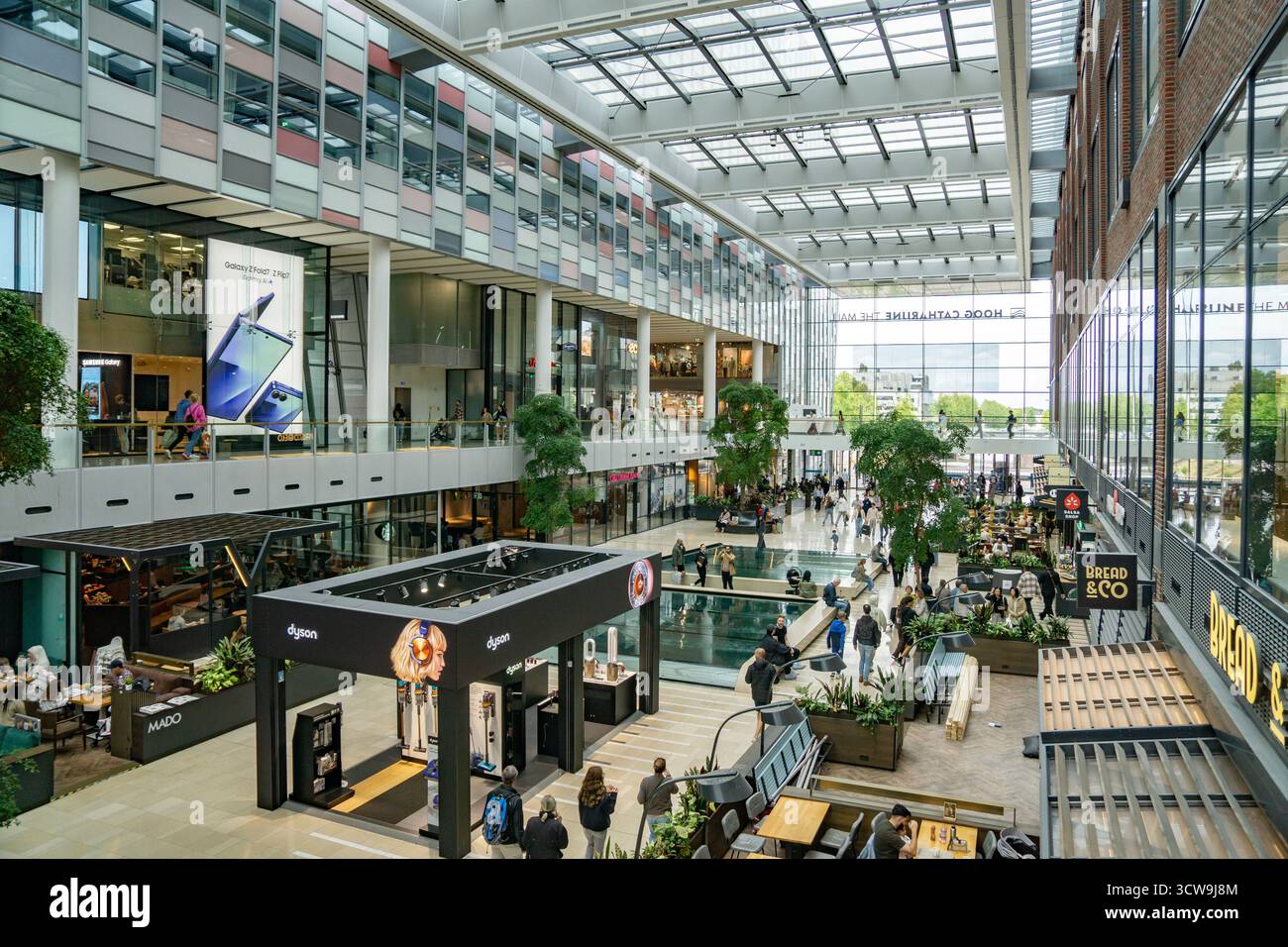 Hauptgeschoss der Hoog Catharinjne Mall, Utrecht, Niederlande, Stockfoto