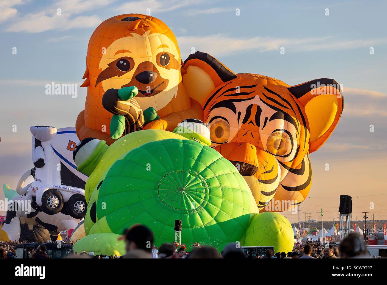 Albuquerque, USA. 10. Oktober 2025 das Special Shapes Rodeo findet beim 53. Albuquerque Balloon Festival in Albuquerque, USA statt. Quelle: Mark Passmore/ Alamy Live News Stockfoto
