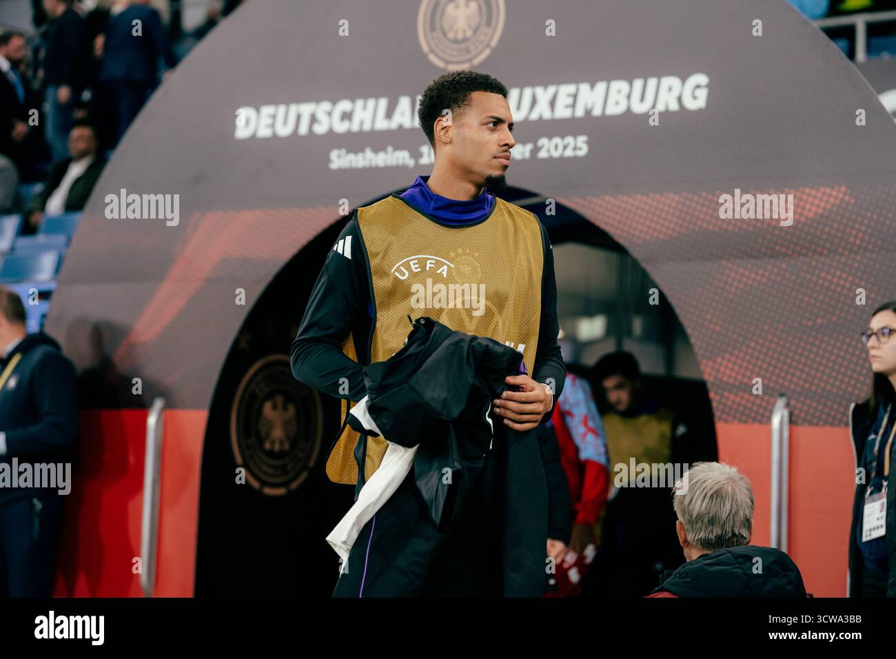 Sinsheim, Deutschland. Oktober 2025. Sinsheim, Deutschland, 10. Oktober 2025 Felix Nmecha (#13 - Deutschland) tritt während des UEFA-Qualifikationsspiels zwischen Deutschland und Luxemburg in der PreZero Arena in Sinsheim ein. (Gabor Baumgarten/SPP) Credit: SPP Sport Press Photo. /Alamy Live News Stockfoto