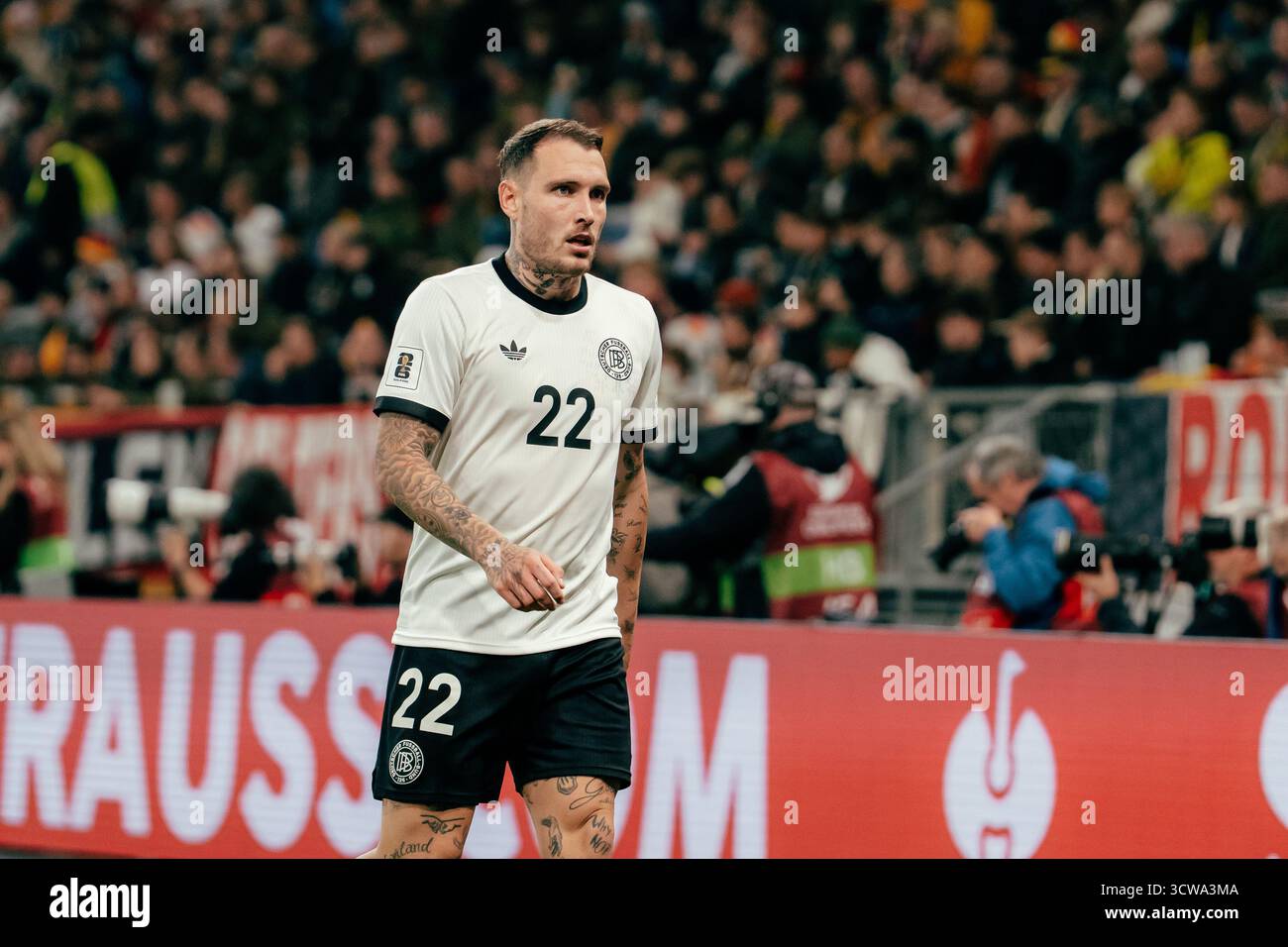 Sinsheim, Deutschland. Oktober 2025. Sinsheim, Deutschland, 10. Oktober 2025 David Raum (#22 - Deutschland) während des UEFA-Qualifikationsspiels zwischen Deutschland und Luxemburg in der PreZero Arena in Sinsheim. (Gabor Baumgarten/SPP) Credit: SPP Sport Press Photo. /Alamy Live News Stockfoto