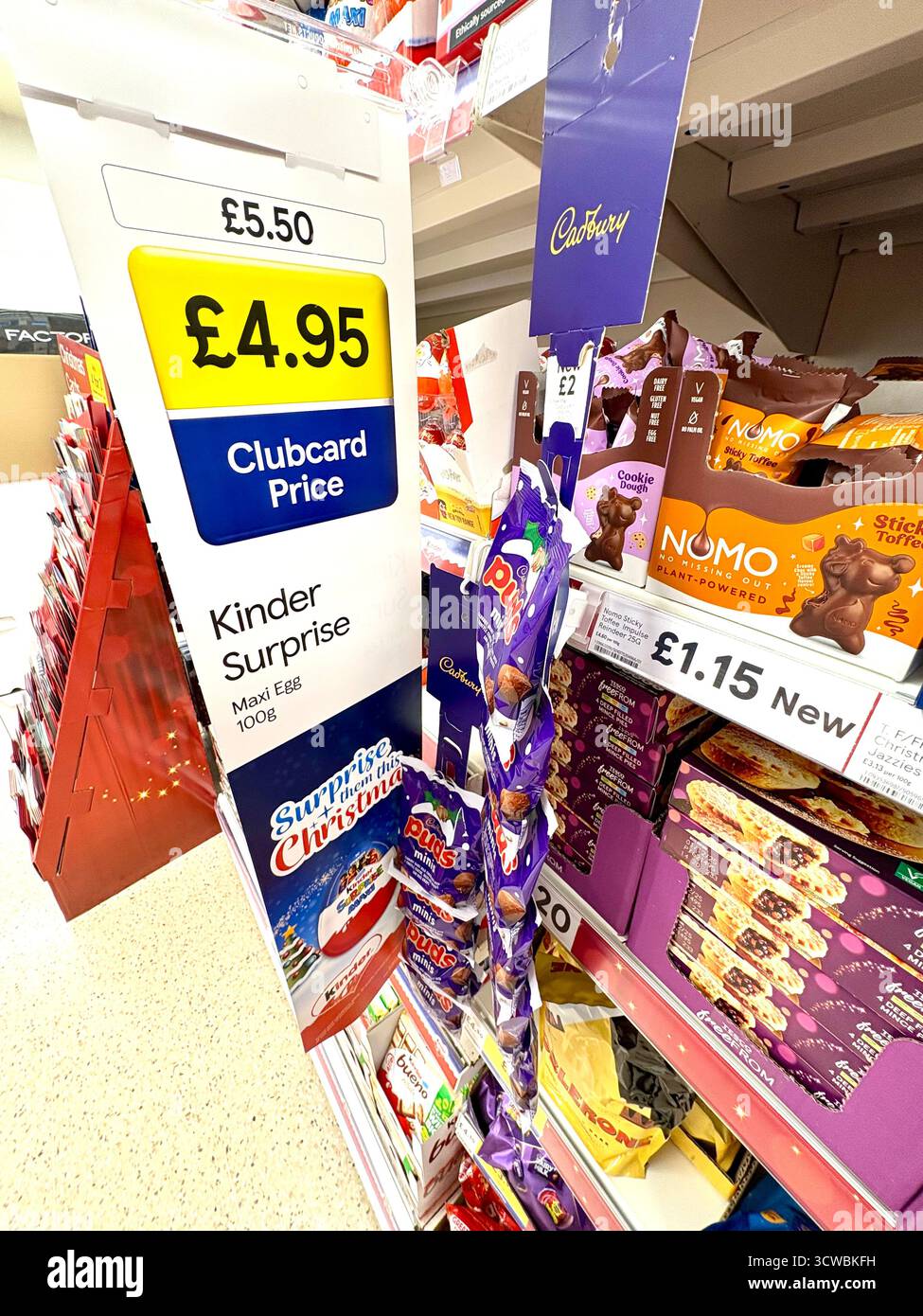 Tesco Supermarkt, tesco Clubcard niedrigerer Preis für kinder Chocolate, Bury Store, Greater Manchester, England, UK Stockfoto