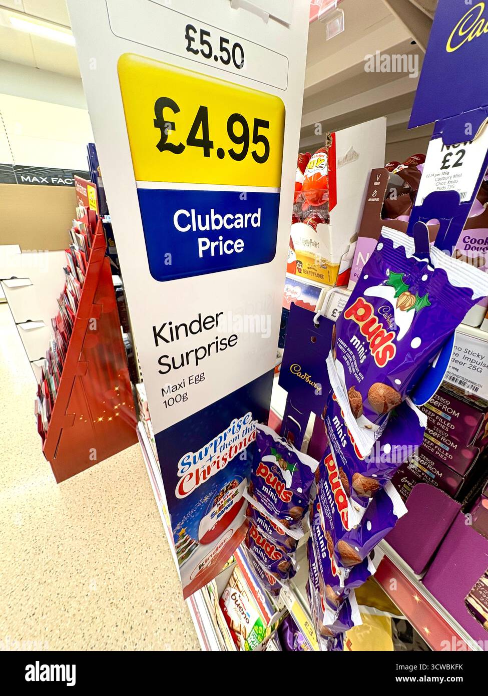 Tesco Supermarkt, tesco Clubcard niedrigerer Preis für kinder Chocolate, Bury Store, Greater Manchester, England, UK Stockfoto