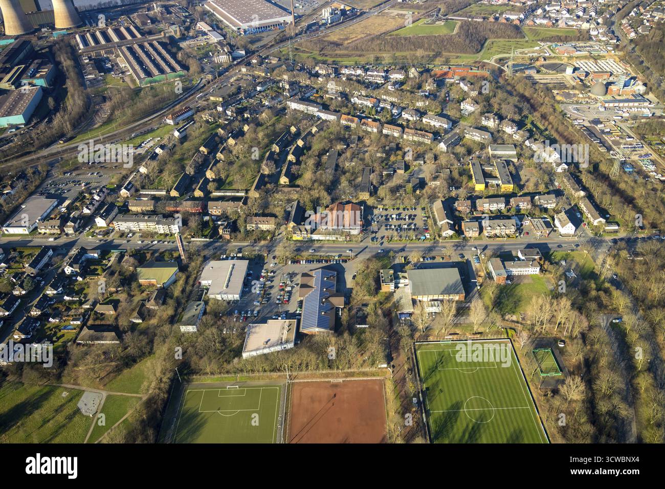 Luftaufnahme, Wohngebiet Mündelheimer Straße, Versorgungszentrum Rewe u. a., Duisburg, Ruhrgebiet, Nordrhein-Westfalen, Deutschland, Aldi s Stockfoto