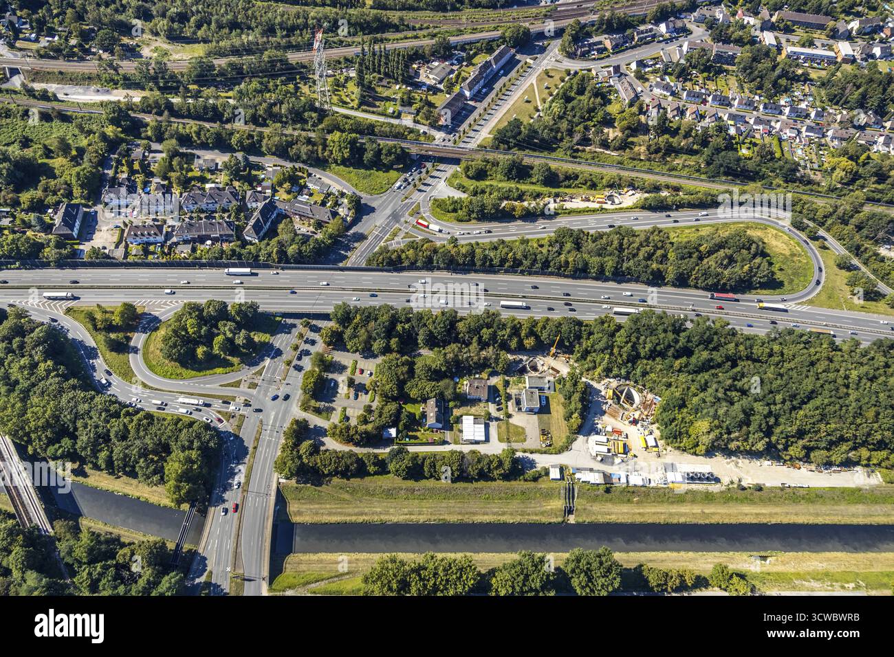 Luftbild, Autobahn A42, Abfahrt Bottrop-Sued, Baustelle Emschergenossenschaft, Essener Straße, Fluss Emscher, Lehmkuhle, Bottrop, Ruhrgebiet, Nordrhe Stockfoto