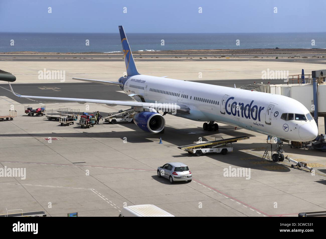 Boeing 757-300 der Fluggesellschaft Condor am Flughafen Fuerteventura, Spanien, Puerto del Rosario Stockfoto