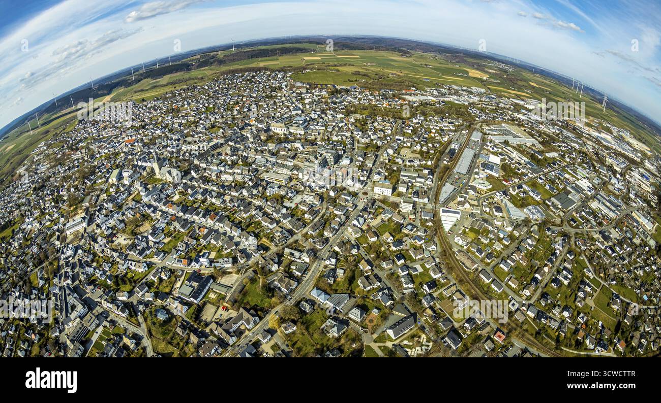 Luftaufnahme, Luftaufnahme Brilon, Fischaugenblick, Brilon, Sauerland, Nordrhein-Westfalen, Deutschland, DE, Erdkrümmung, Europa, Grundsteuer, real EST Stockfoto