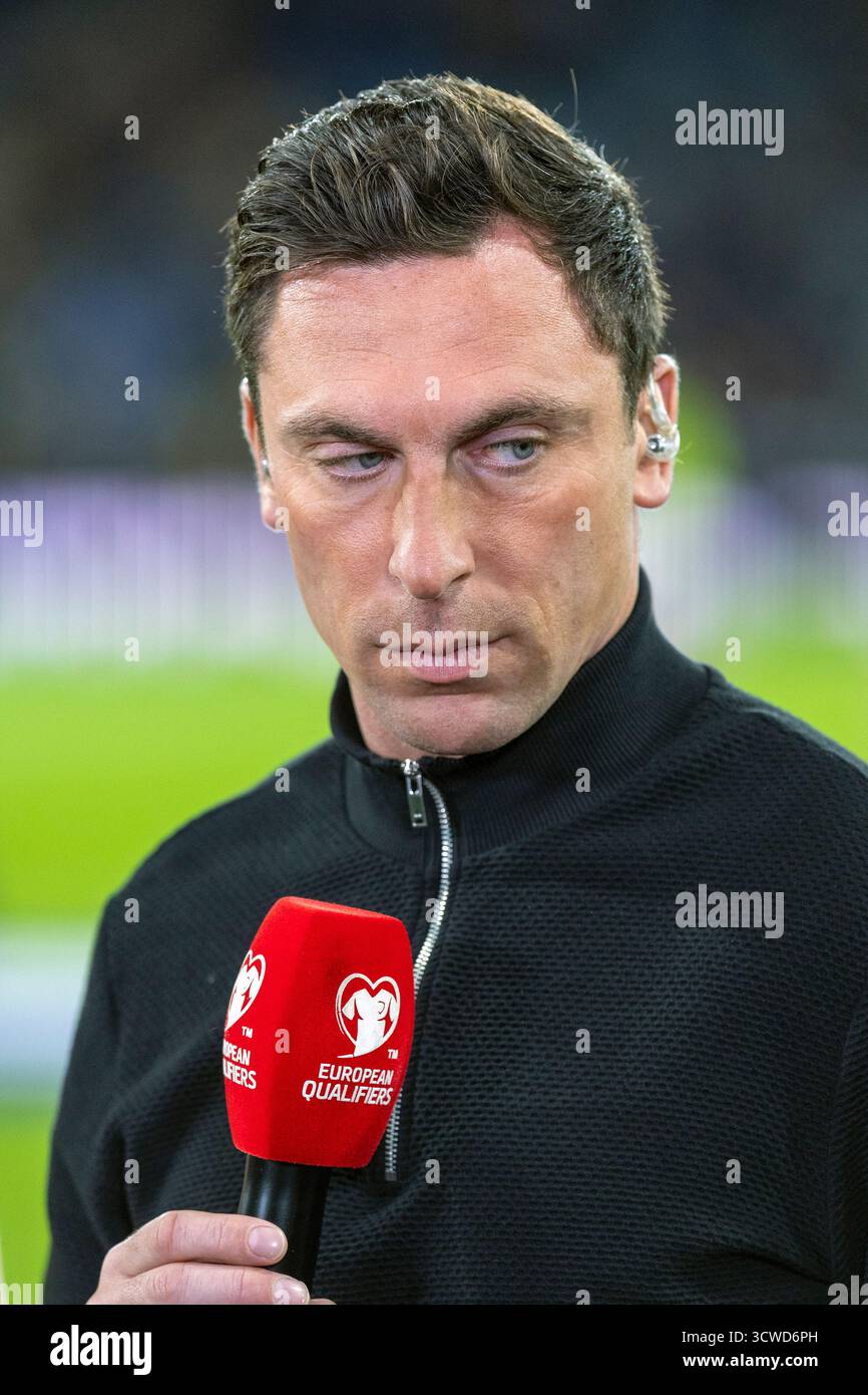 Scott Brown, ehemaliger Fußballspieler und derzeit als tv-Experte tätig. Aufgenommen im Hampden Park, Glasgow während eines schottischen Länderspiels. Stockfoto