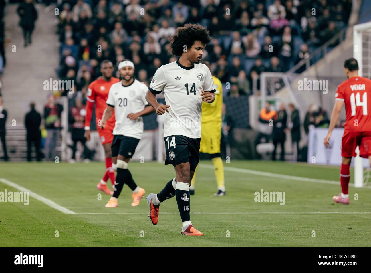 Sinsheim, Deutschland. Oktober 2025. Sinsheim, Deutschland, 10. Oktober 2025 Karim Adeyemi (#14 - Deutschland) während des UEFA-Qualifikationsspiels zwischen Deutschland und Luxemburg in der PreZero Arena in Sinsheim. (Gabor Baumgarten/SPP) Credit: SPP Sport Press Photo. /Alamy Live News Stockfoto