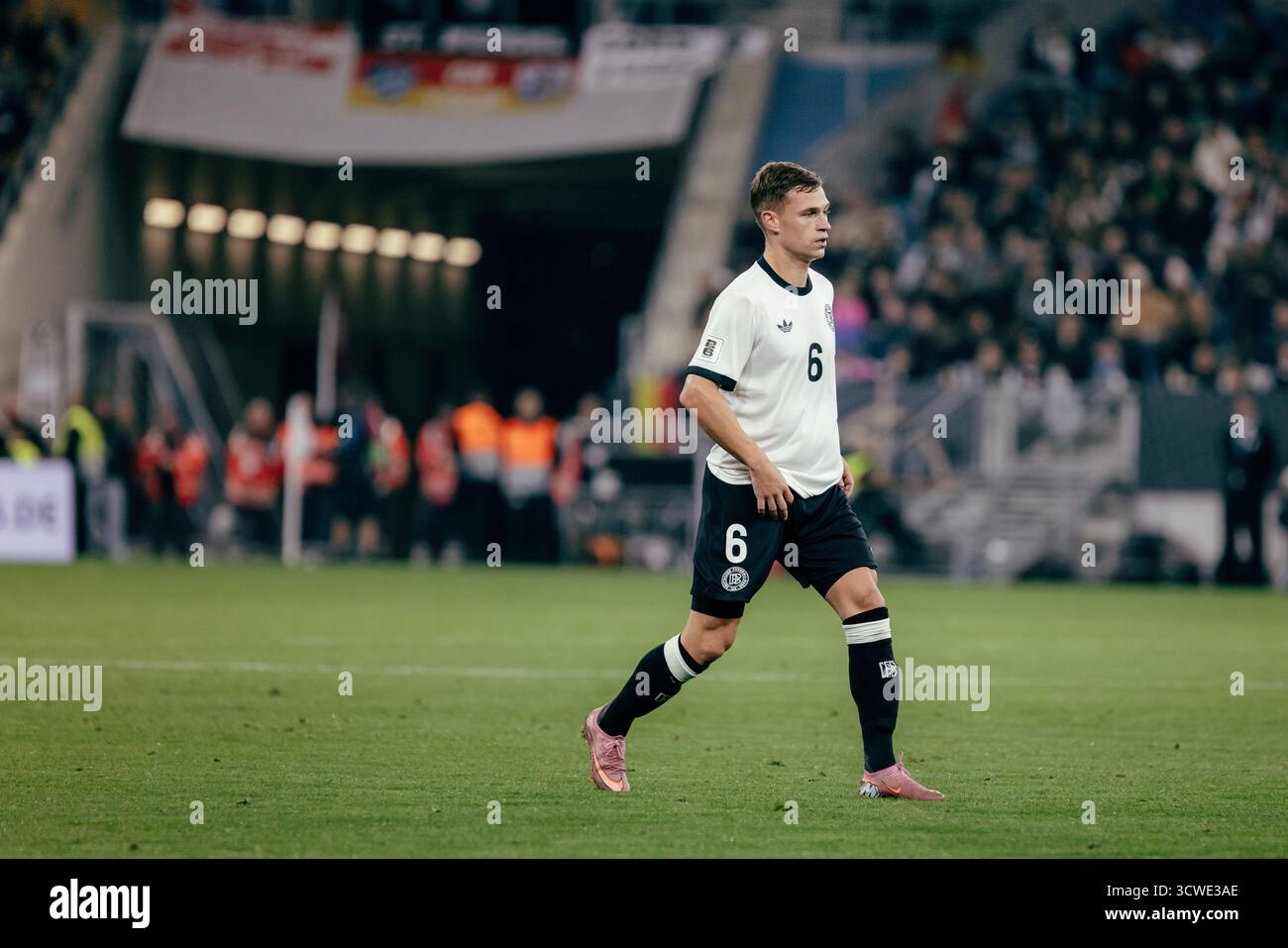 Sinsheim, Deutschland. Oktober 2025. Sinsheim, Deutschland, 10. Oktober 2025 Joshua Kimmich (#6 - Deutschland) während des UEFA-Qualifikationsspiels zwischen Deutschland und Luxemburg in der PreZero Arena in Sinsheim. (Gabor Baumgarten/SPP) Credit: SPP Sport Press Photo. /Alamy Live News Stockfoto