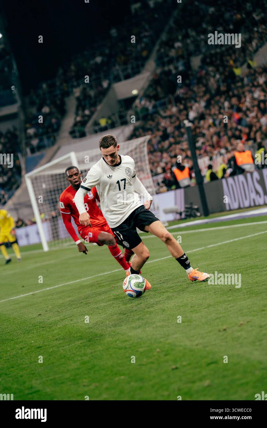 Sinsheim, Deutschland. Oktober 2025. Sinsheim, Deutschland, 10. Oktober 2025 Florian Wirtz (#17 - Deutschland) Dribbling während des UEFA-Qualifikationsspiels zwischen Deutschland und Luxemburg in der PreZero Arena in Sinsheim. (Gabor Baumgarten/SPP) Credit: SPP Sport Press Photo. /Alamy Live News Stockfoto