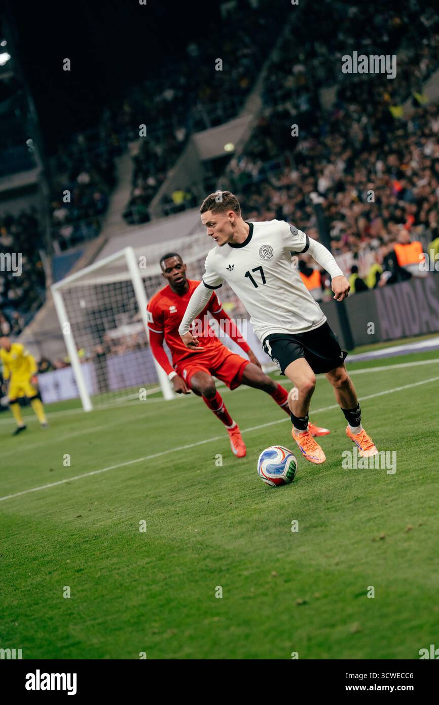 Sinsheim, Deutschland. Oktober 2025. Sinsheim, Deutschland, 10. Oktober 2025 Florian Wirtz (#17 - Deutschland) Dribbling während des UEFA-Qualifikationsspiels zwischen Deutschland und Luxemburg in der PreZero Arena in Sinsheim. (Gabor Baumgarten/SPP) Credit: SPP Sport Press Photo. /Alamy Live News Stockfoto