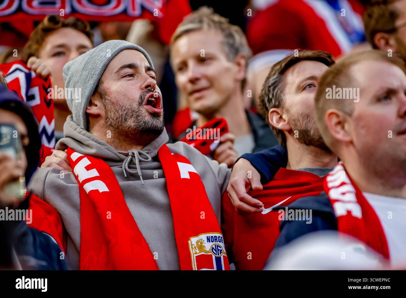 Oslo, Norwegen, 11. Oktober 2025. Norwegischer Unterstützer vor dem WM-Qualifikationsspiel zwischen Norwegen und Israel im Ullevål-Stadion in Oslo. Quelle: Frode Arnesen/Alamy Live News Stockfoto Oslo, Norwegen, 11. Oktober 2025. Norwegischer Unterstützer vor dem WM-Qualifikationsspiel zwischen Norwegen und Israel im Ullevål-Stadion in Oslo. Quelle: Frode Arnesen/Alamy Live News Stockfoto