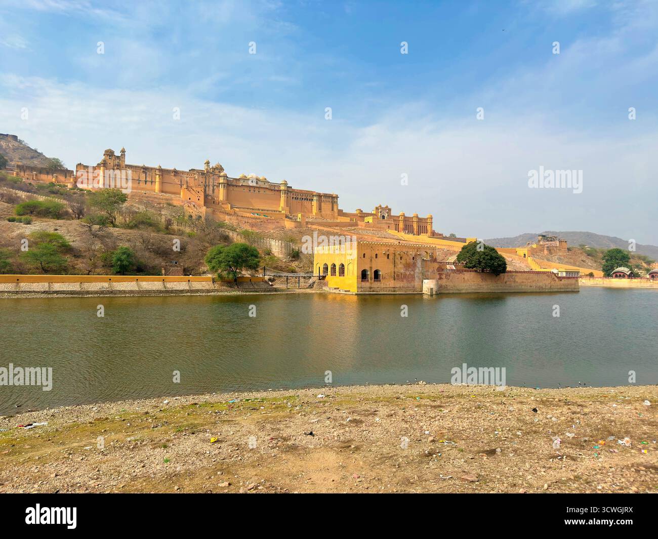 The Amber Palace - Ein majestätisches Juwel am Maota Lake in Jaipur, Rajasthan Stockfoto