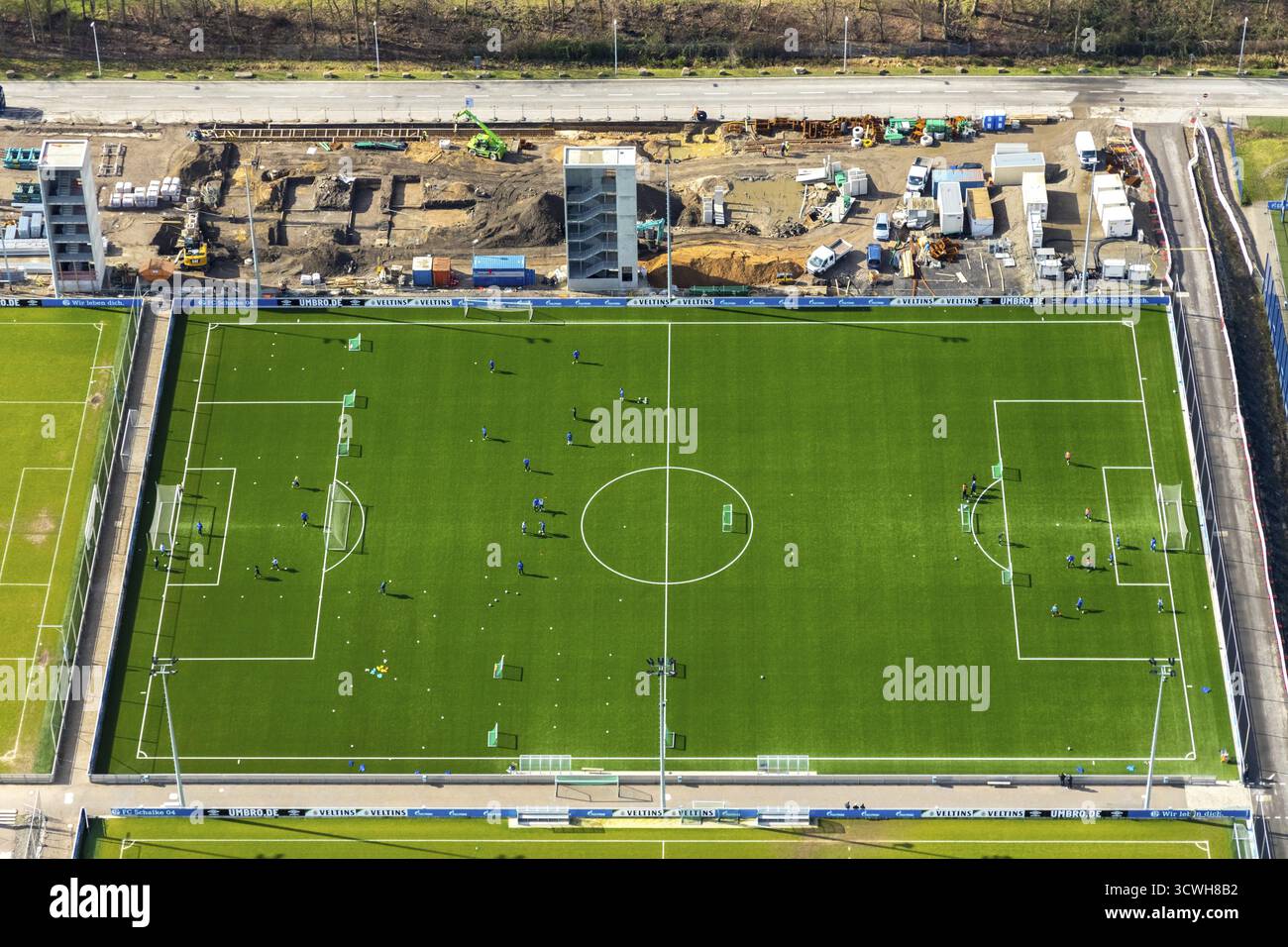 Luftaufnahme, Trainingsgelände Veltins-Arena, neuer Parkplatz Stan-Libuda-Weg, Gelsenkirchen, Ruhrgebiet, Nordrhein-Westfalen, Deutschland, Arena Park, DE, Stockfoto
