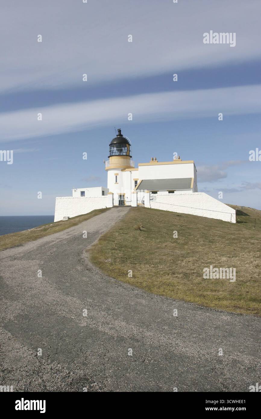 Der Stoer Head Lighthouse wurde von David & Thomas Stevenson entworfen und entwickelt. Die Leuchte wurde 1870 gebaut und hat eine Reichweite von 24 Meilen. Das Licht war Stockfoto