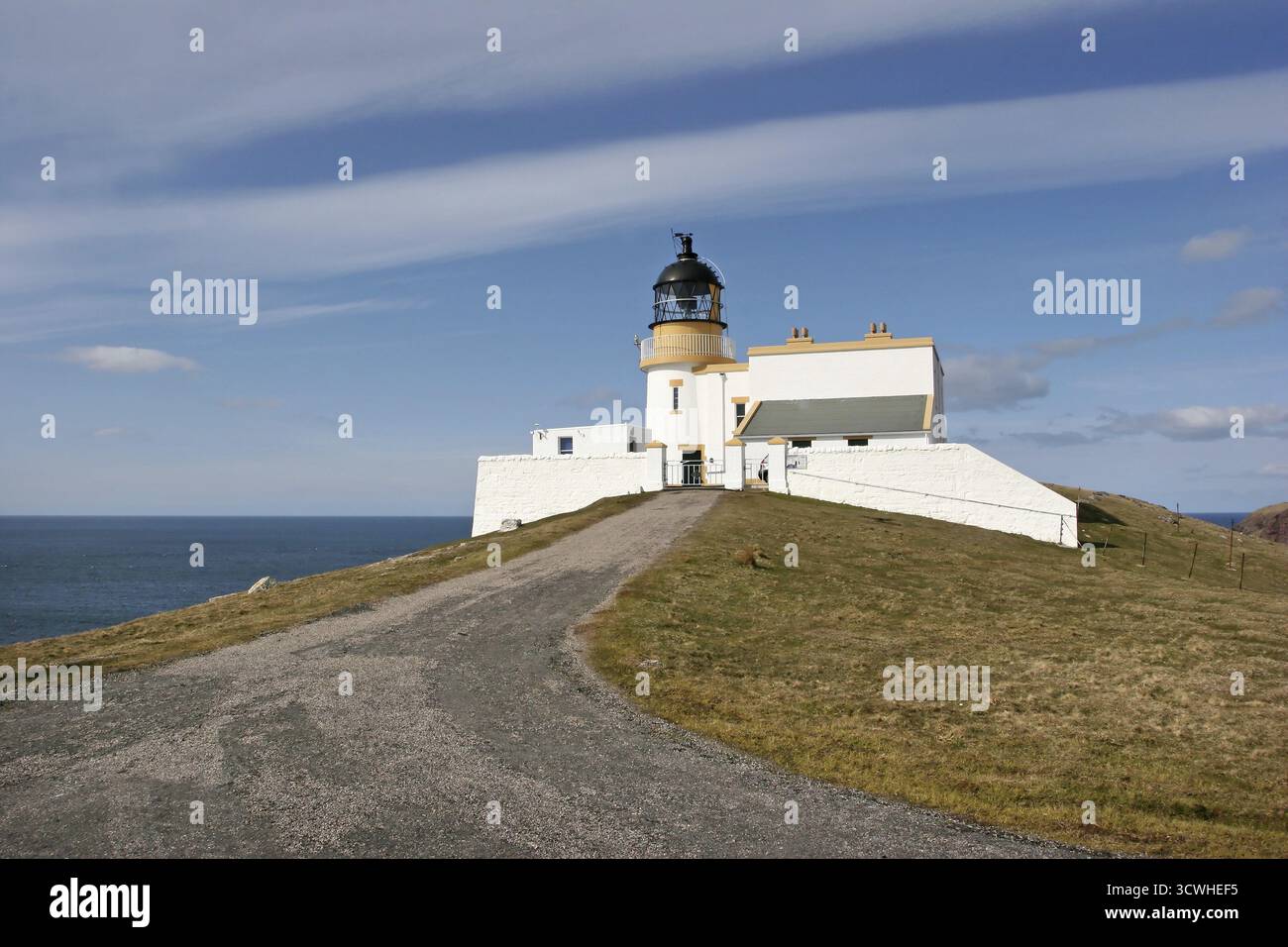 Der Stoer Head Lighthouse wurde von David & Thomas Stevenson entworfen und entwickelt. Die Leuchte wurde 1870 gebaut und hat eine Reichweite von 24 Meilen. Das Licht war Stockfoto