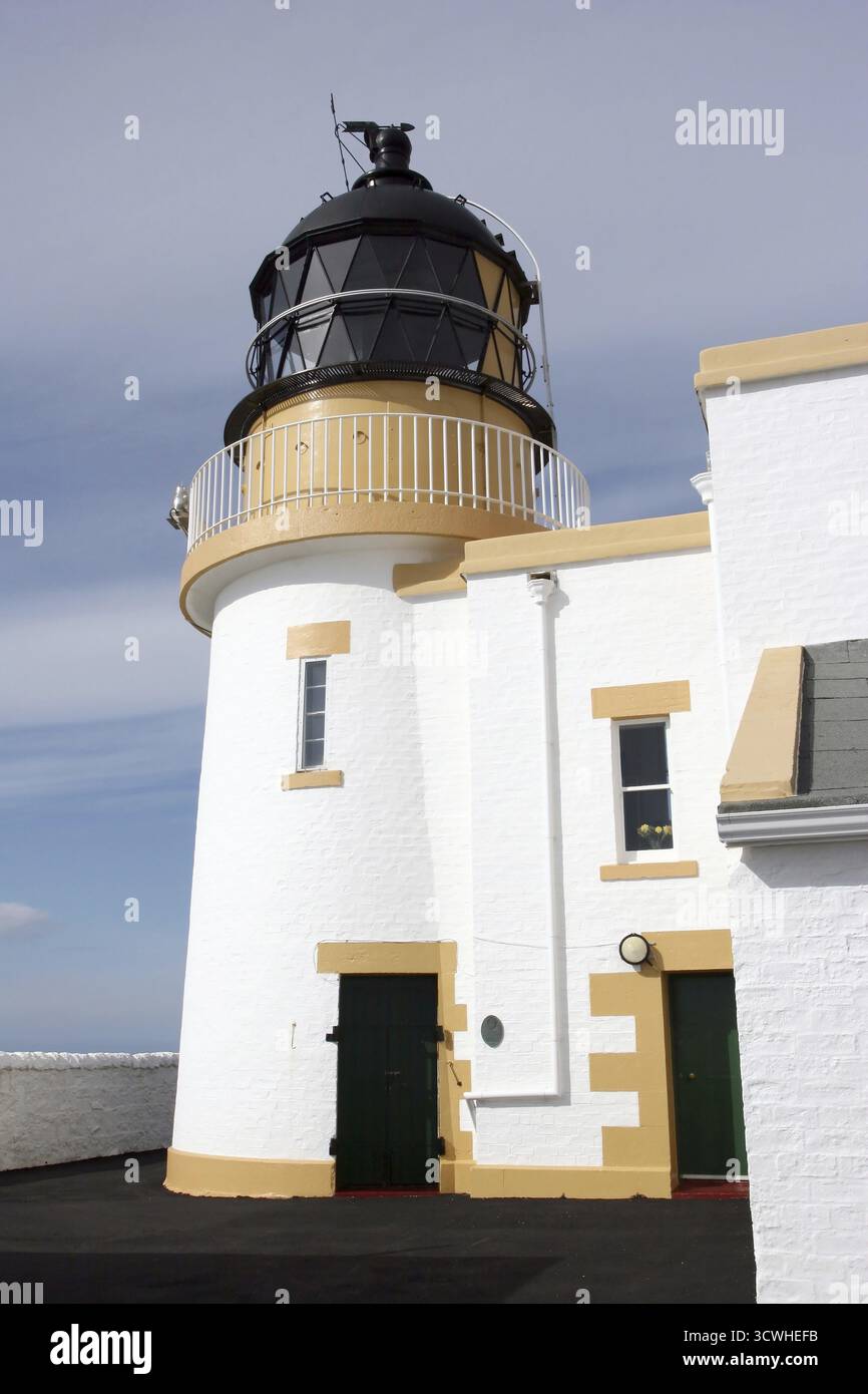 Der Stoer Head Lighthouse wurde von David & Thomas Stevenson entworfen und entwickelt. Die Leuchte wurde 1870 gebaut und hat eine Reichweite von 24 Meilen. Das Licht war Stockfoto