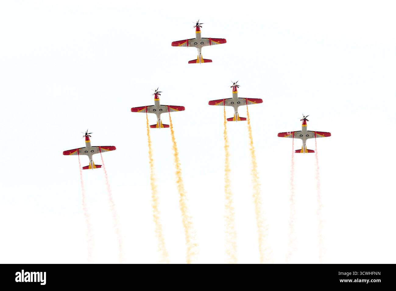 Madrid, Spanien. Oktober 2025. Mitglieder der spanischen Streitkräfte nehmen am 12. Oktober an der Militärparade am spanischen Nationalfeiertag in Madrid teil. Die Parade unter dem Vorsitz von König Felipe VI. Und Königin Letizia erinnert an die Fiesta Nacional de Espana und umfasst Vertreter der Armee, der Marine, der Luft- und Raumfahrtstreitkräfte, der Guardia Civil und anderer Sicherheitskräfte. (Foto: Hazhard Espinoza Vallejos/NurPhoto) Credit: NurPhoto SRL/Alamy Live News Stockfoto