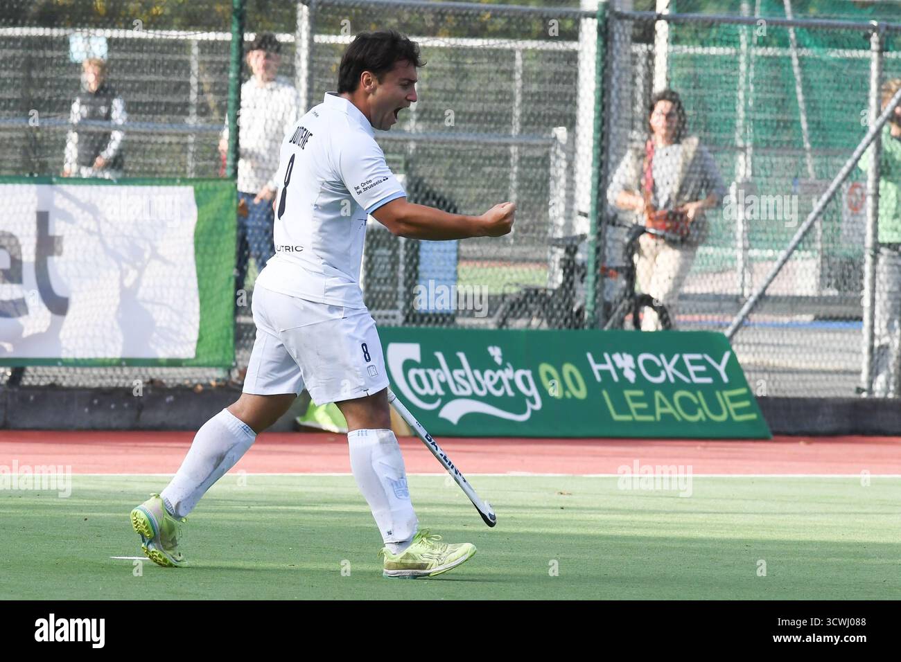 Orees Lautaro Domene feiert nach einem Torschuss während eines Hockeyspiels zwischen Waterloo Ducks und Oree am Sonntag, den 12. Oktober 2025 in Waterloo, am 7. Tag der Saison 2025–2026. BELGA FOTO JILL DELSAUX Stockfoto