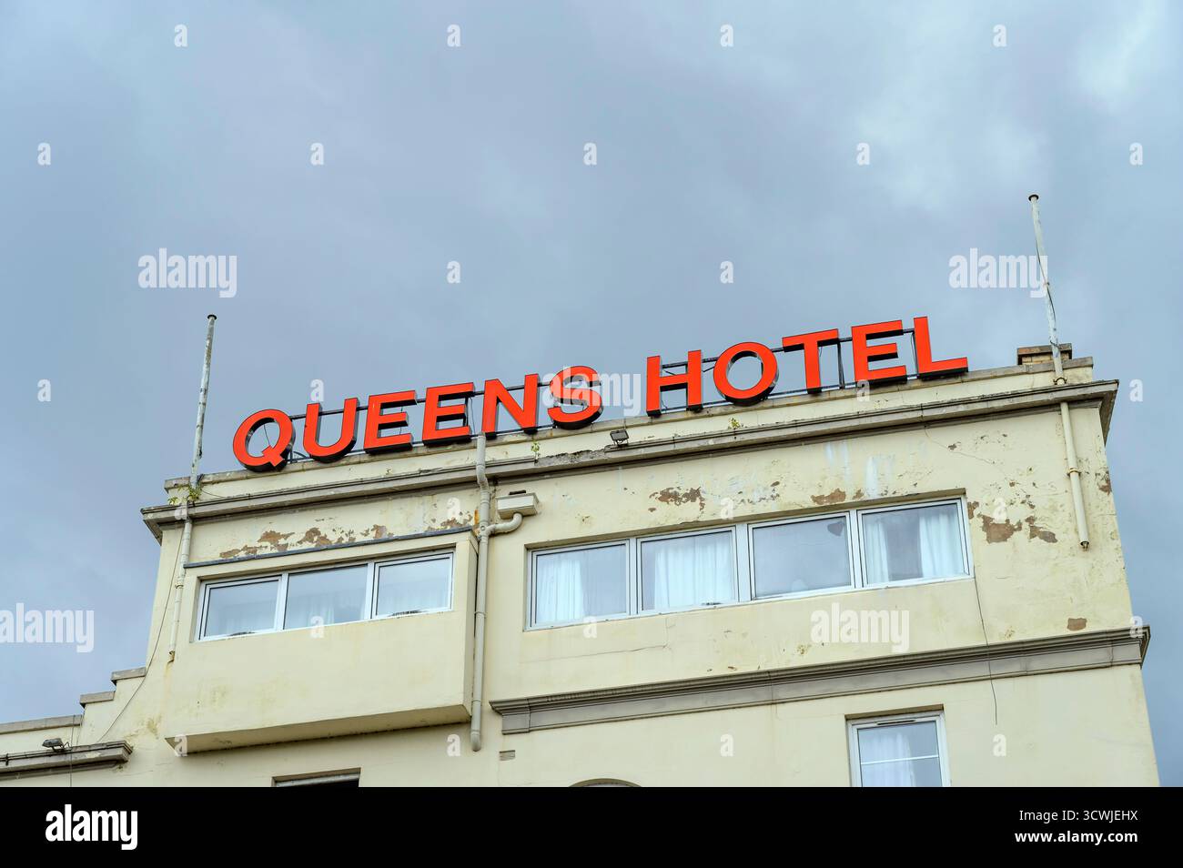 Schild zum Best Western Queens Hotel, Leonard Street, Perth, Perth und Kinross, Schottland, UK Stockfoto
